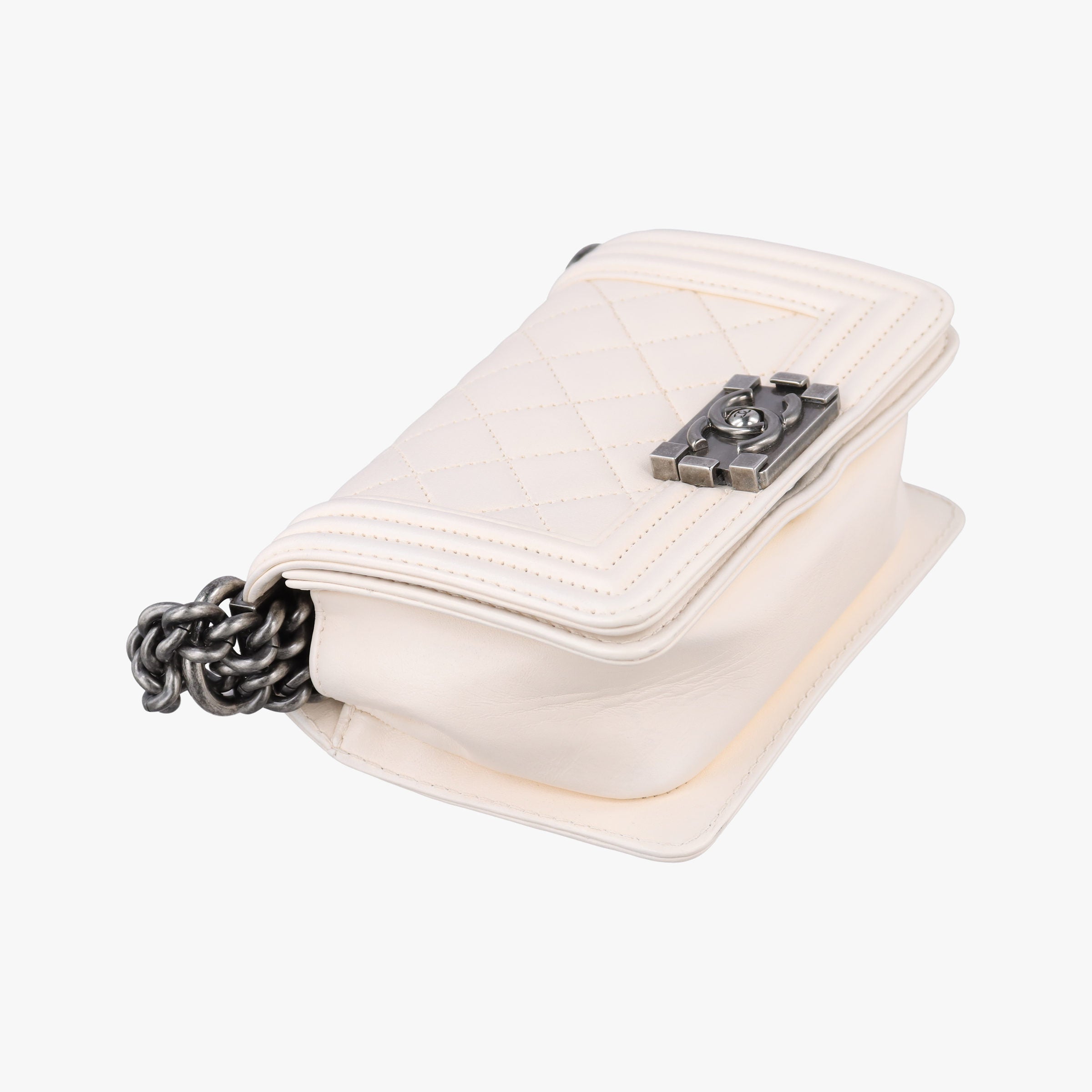Pre-owned Chanel BOY CHANEL White lambskin A67364 shoulderbag | stylenewstar