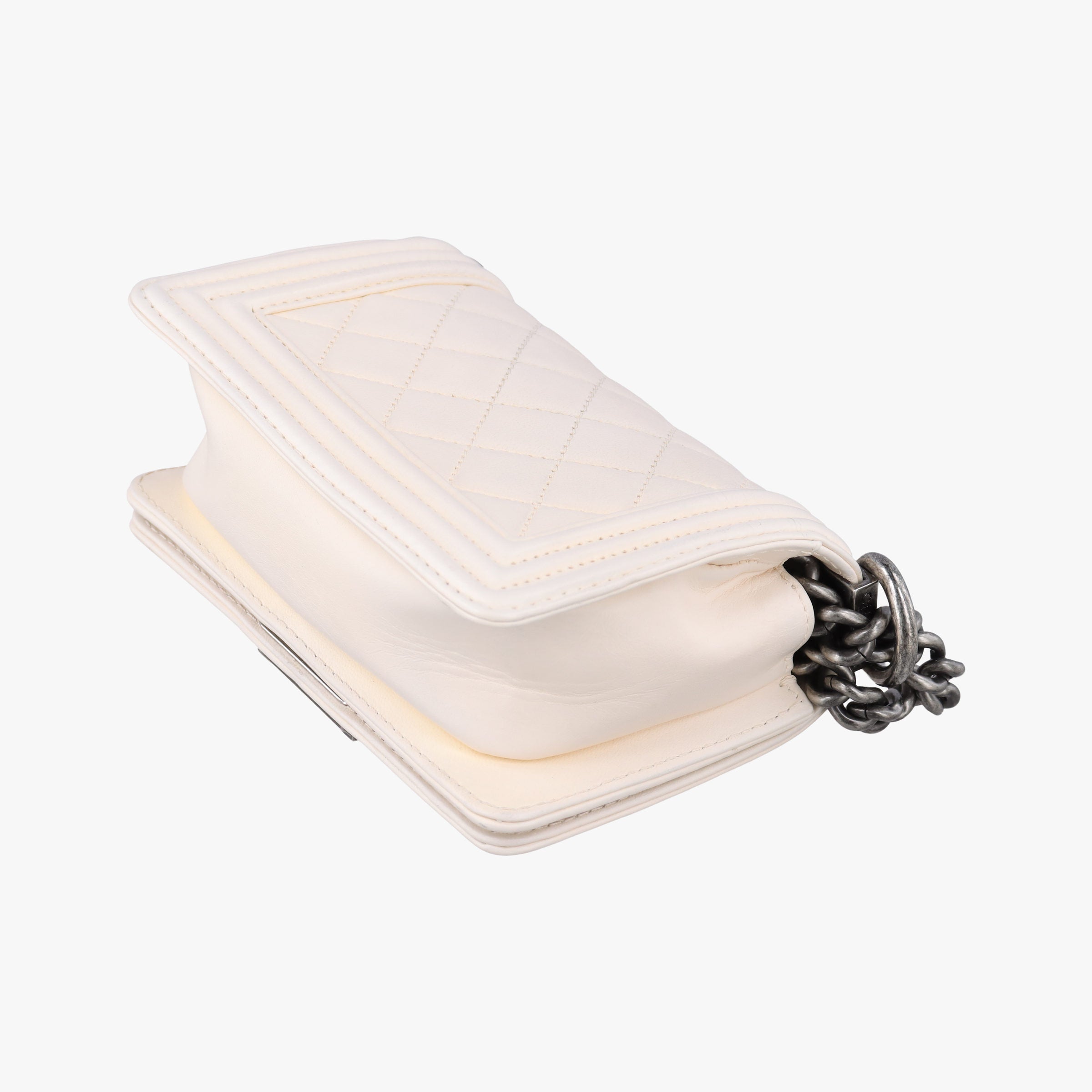 Pre-owned Chanel BOY CHANEL White lambskin A67364 shoulderbag | stylenewstar