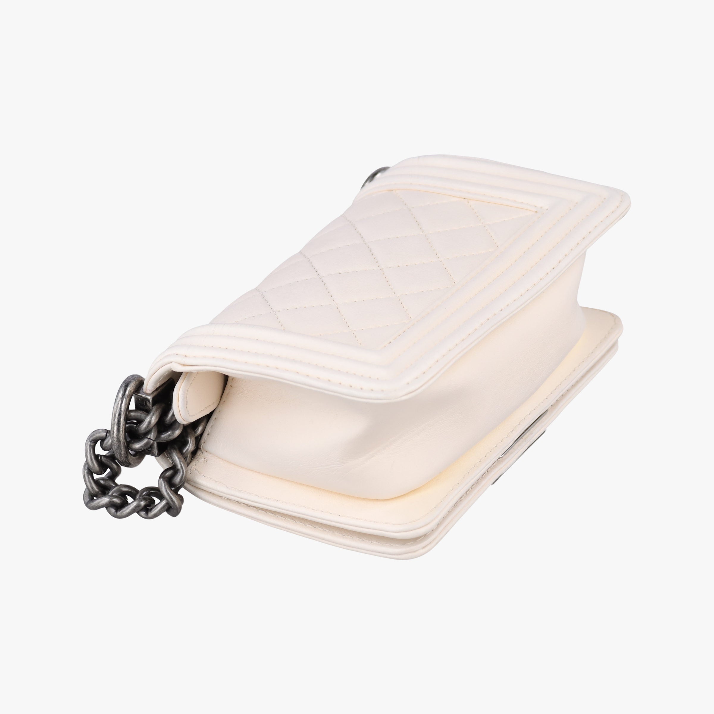 Pre-owned Chanel BOY CHANEL White lambskin A67364 shoulderbag | stylenewstar