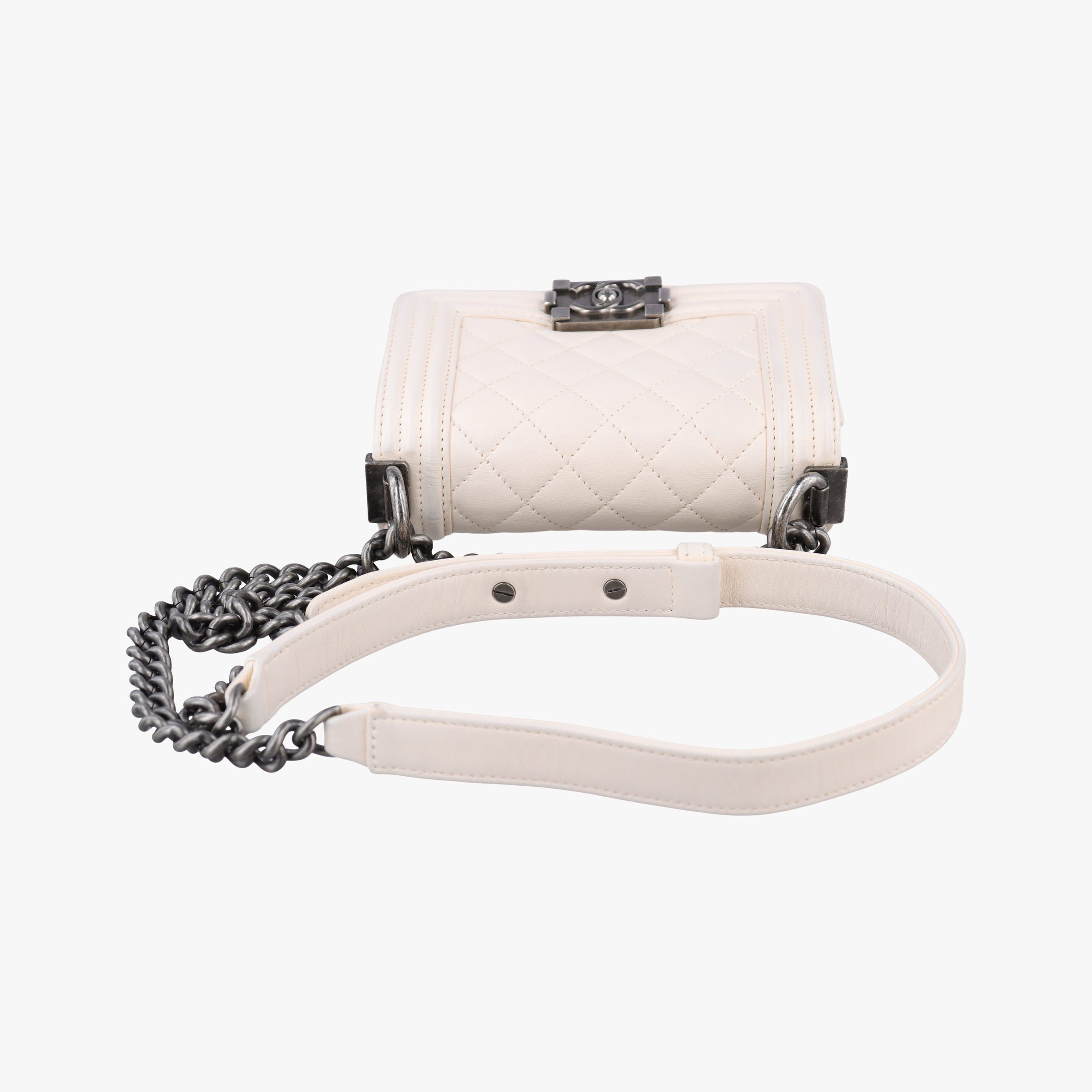 Pre-owned Chanel BOY CHANEL White lambskin A67364 shoulderbag | stylenewstar