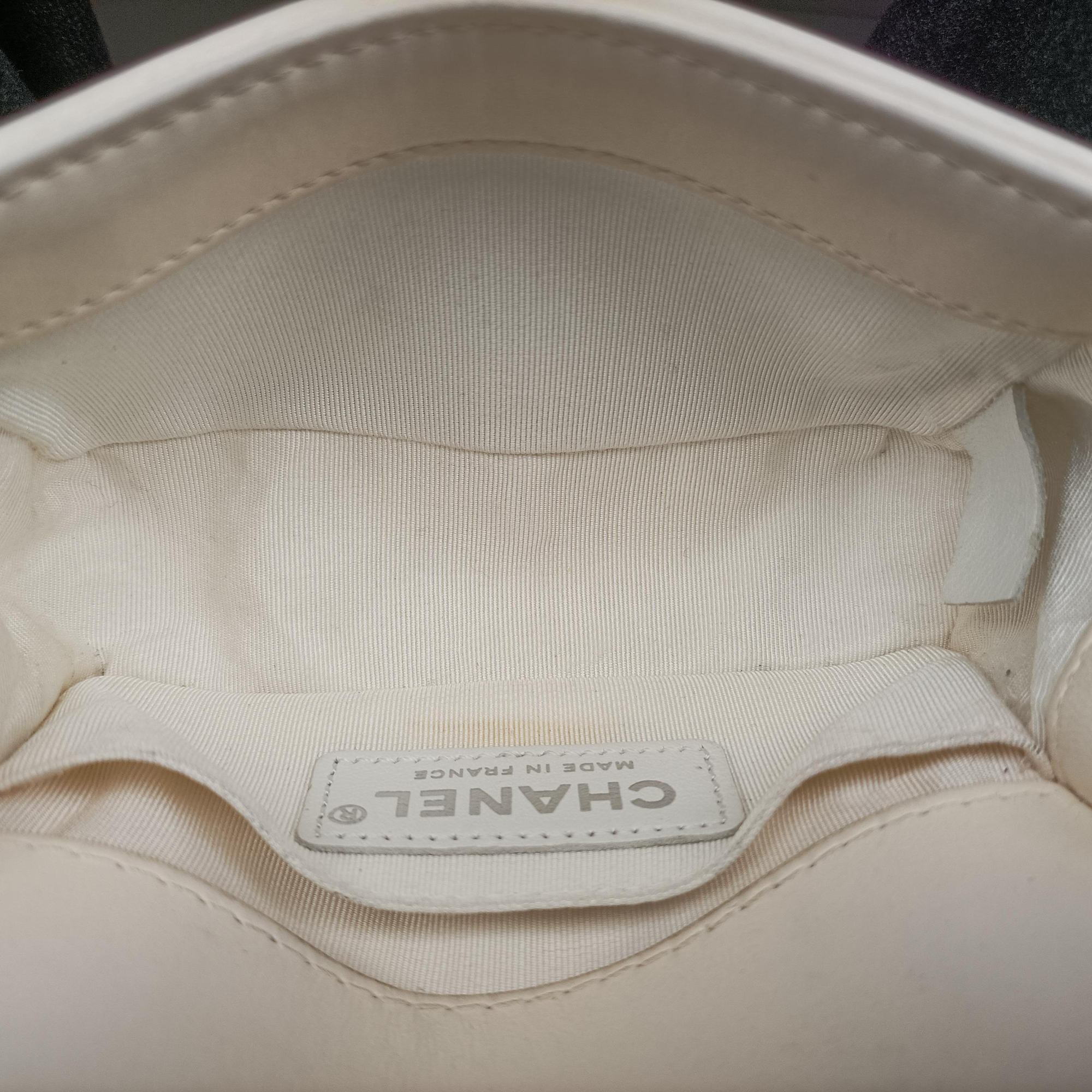 Pre-owned Chanel BOY CHANEL White lambskin A67364 shoulderbag | stylenewstar