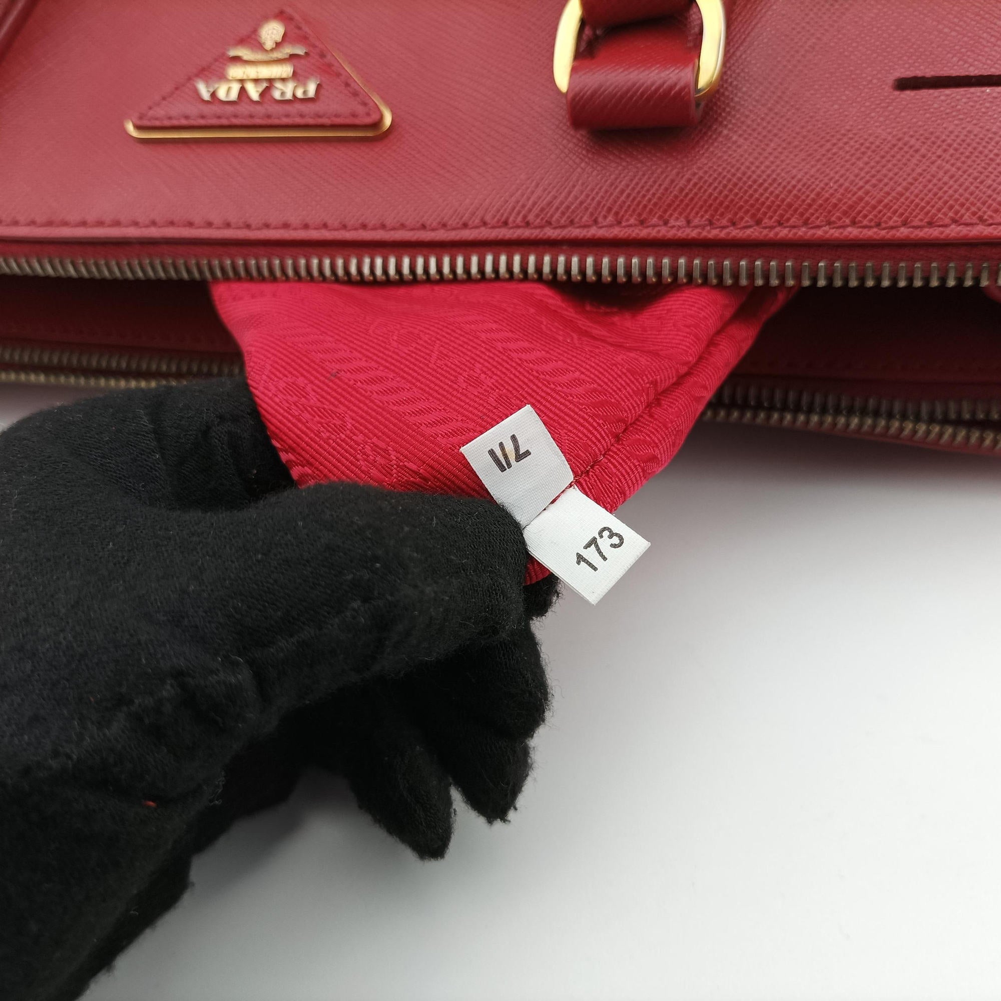 Pre-owned Prada Galleria Red SAFFIANO Leather BN1786 shoulderbag | stylenewstar