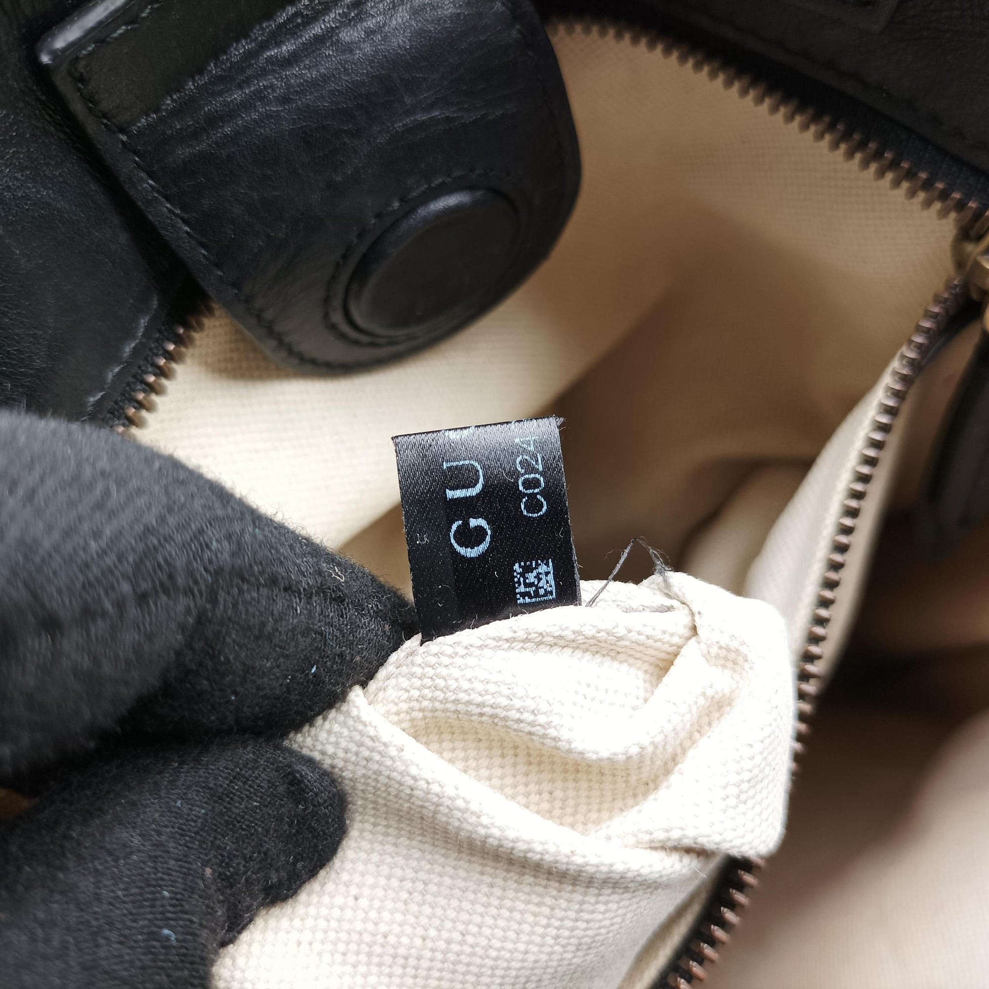Pre-owned Gucci GG Supreme Bee beige×black PVC coated canvas×Leather 450950 shoulderbag | stylenewstar