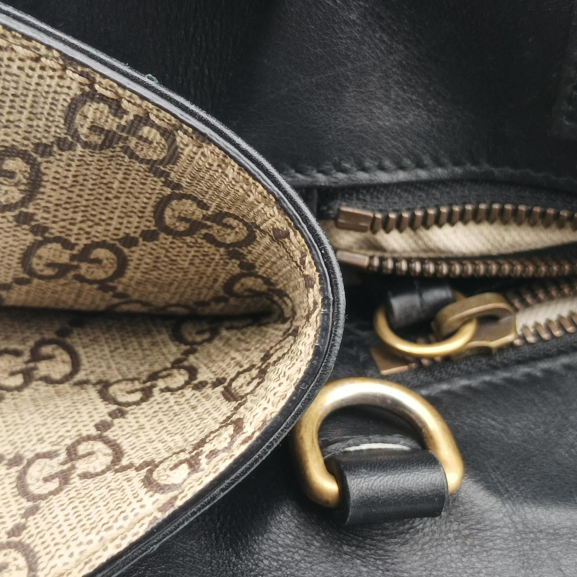 Pre-owned Gucci GG Supreme Bee beige×black PVC coated canvas×Leather 450950 shoulderbag | stylenewstar