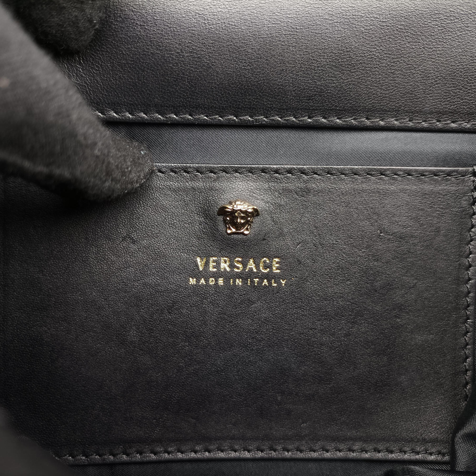 Pre-owned VERSACE Medusa Black leather  shoulderbag | stylenewstar