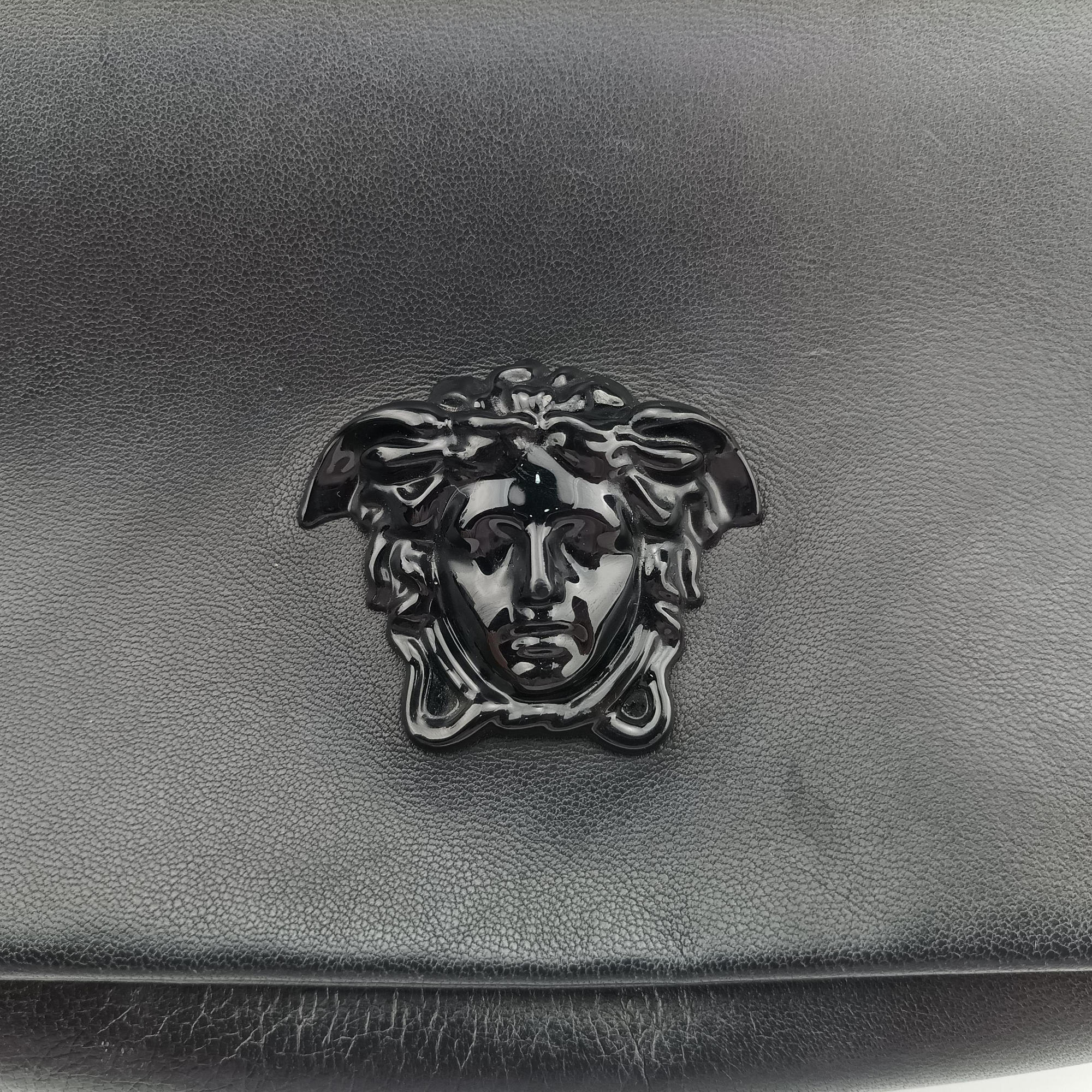 Pre-owned VERSACE Medusa Black leather  shoulderbag | stylenewstar