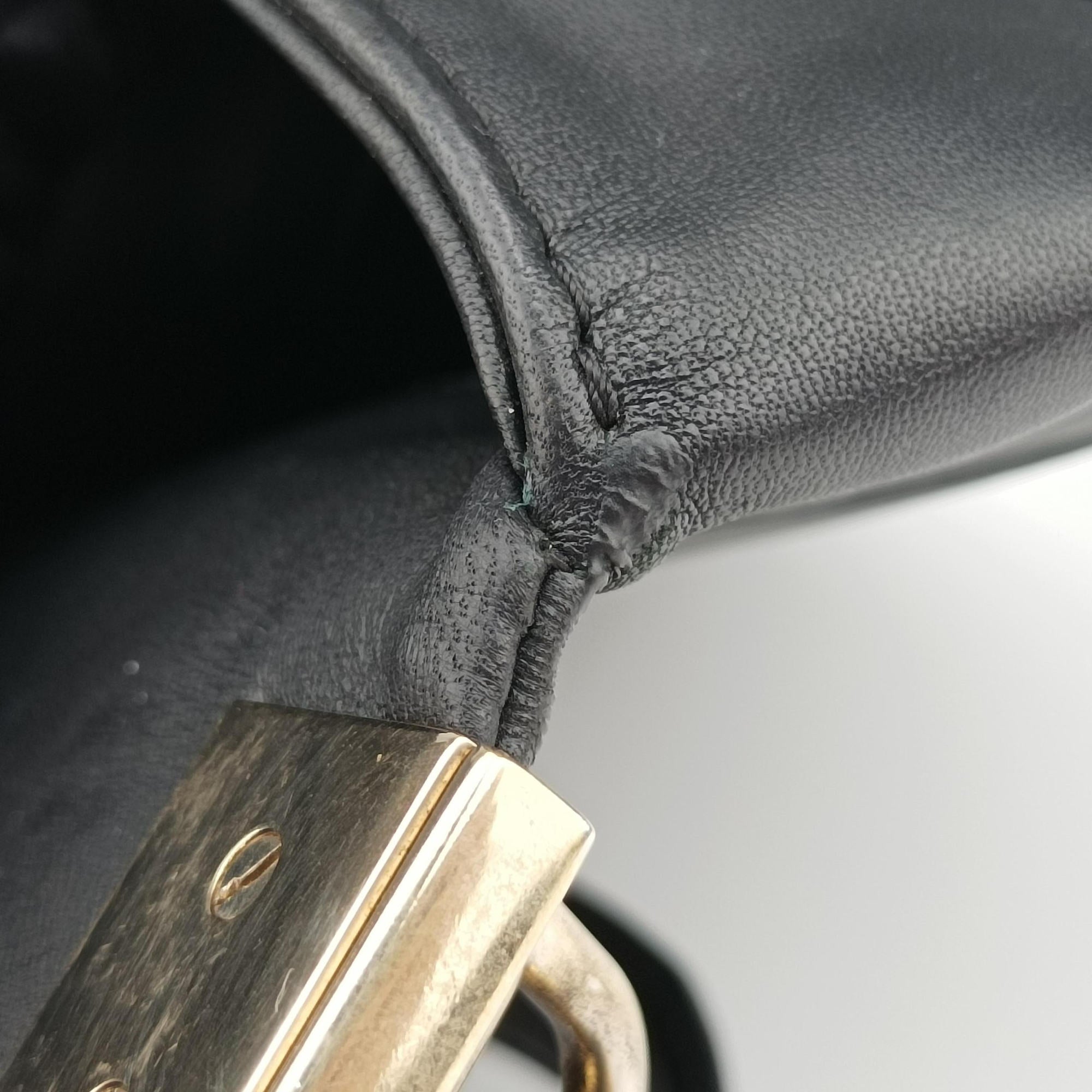 Pre-owned VERSACE Medusa Black leather  shoulderbag | stylenewstar