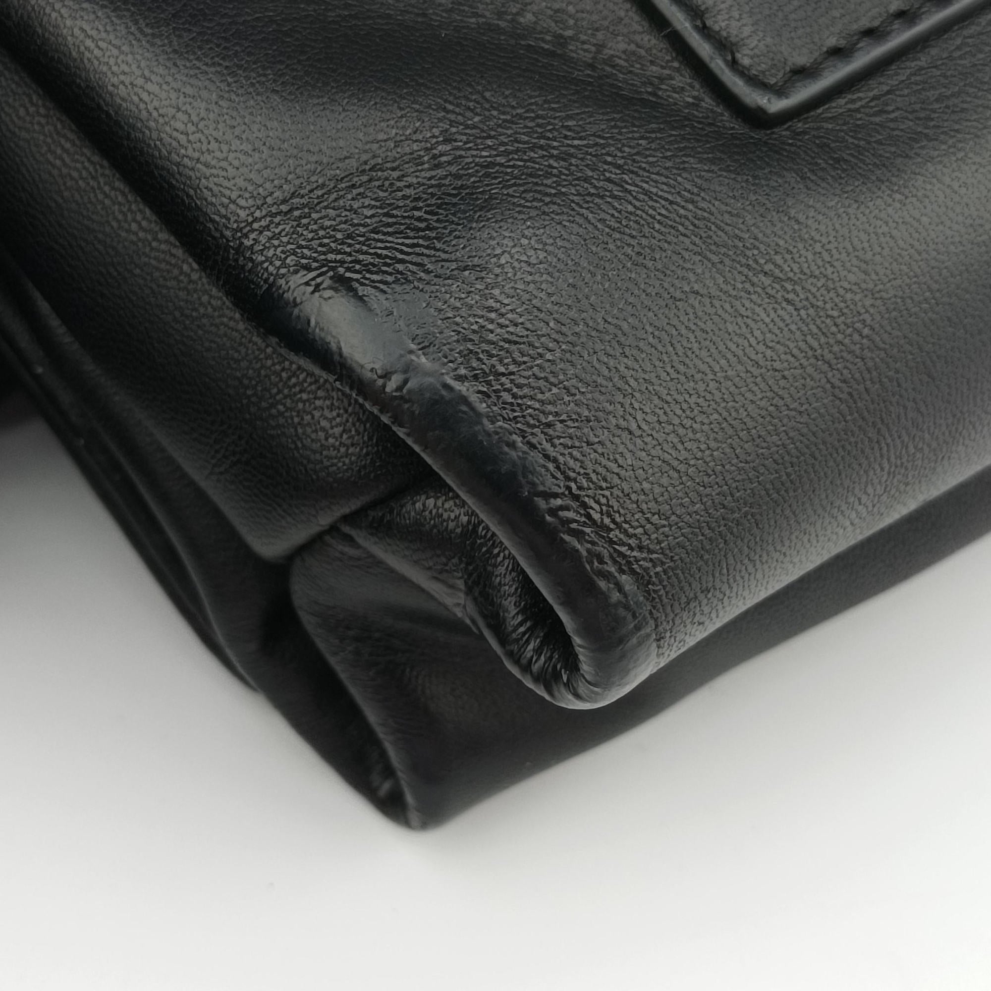 Pre-owned VERSACE Medusa Black leather  shoulderbag | stylenewstar