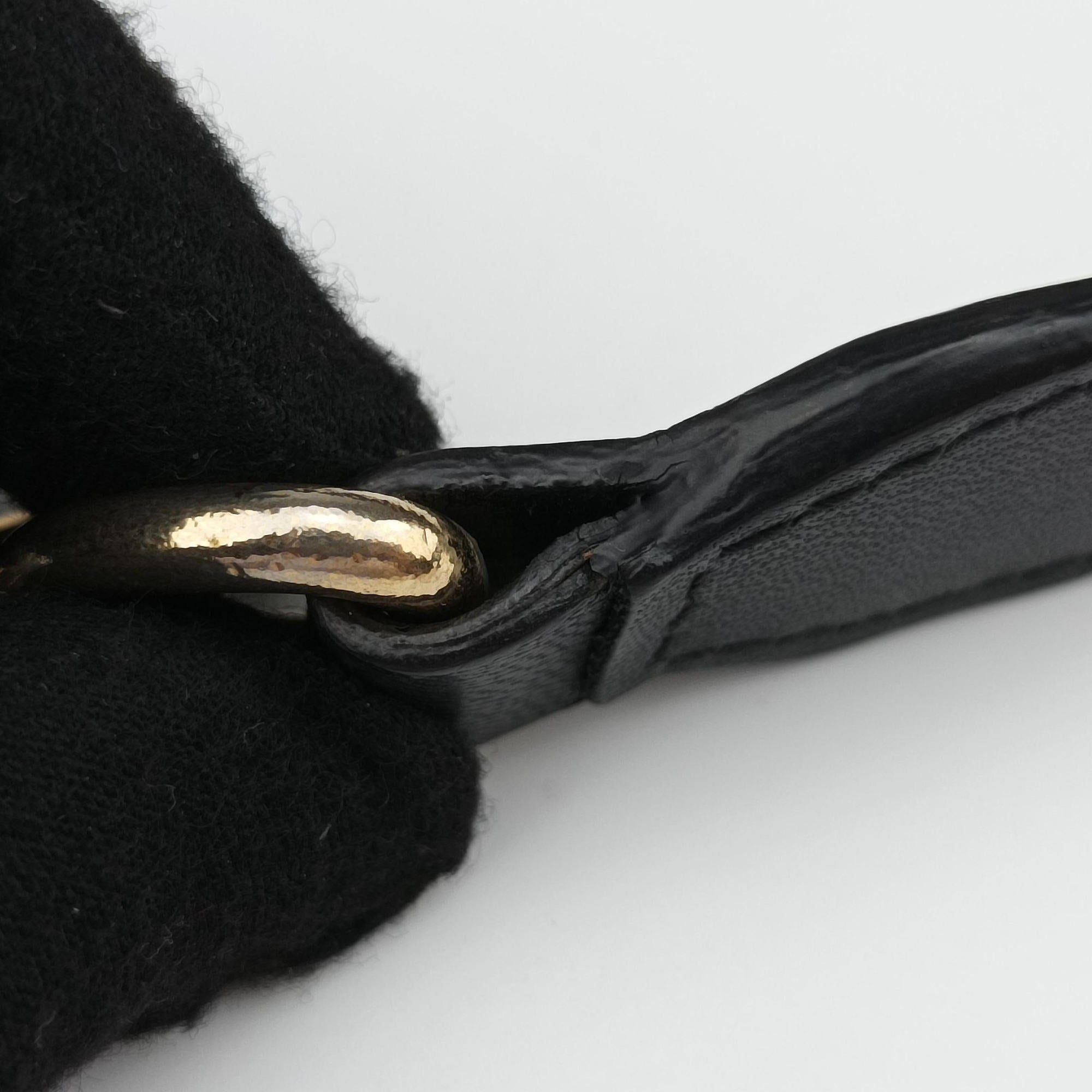Pre-owned VERSACE Medusa Black leather  shoulderbag | stylenewstar