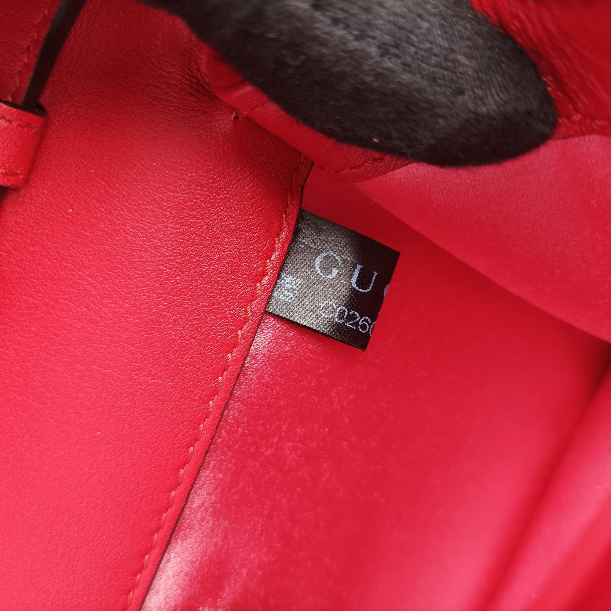 Pre-owned Gucci Square G Red velour 544242 shoulderbag | stylenewstar