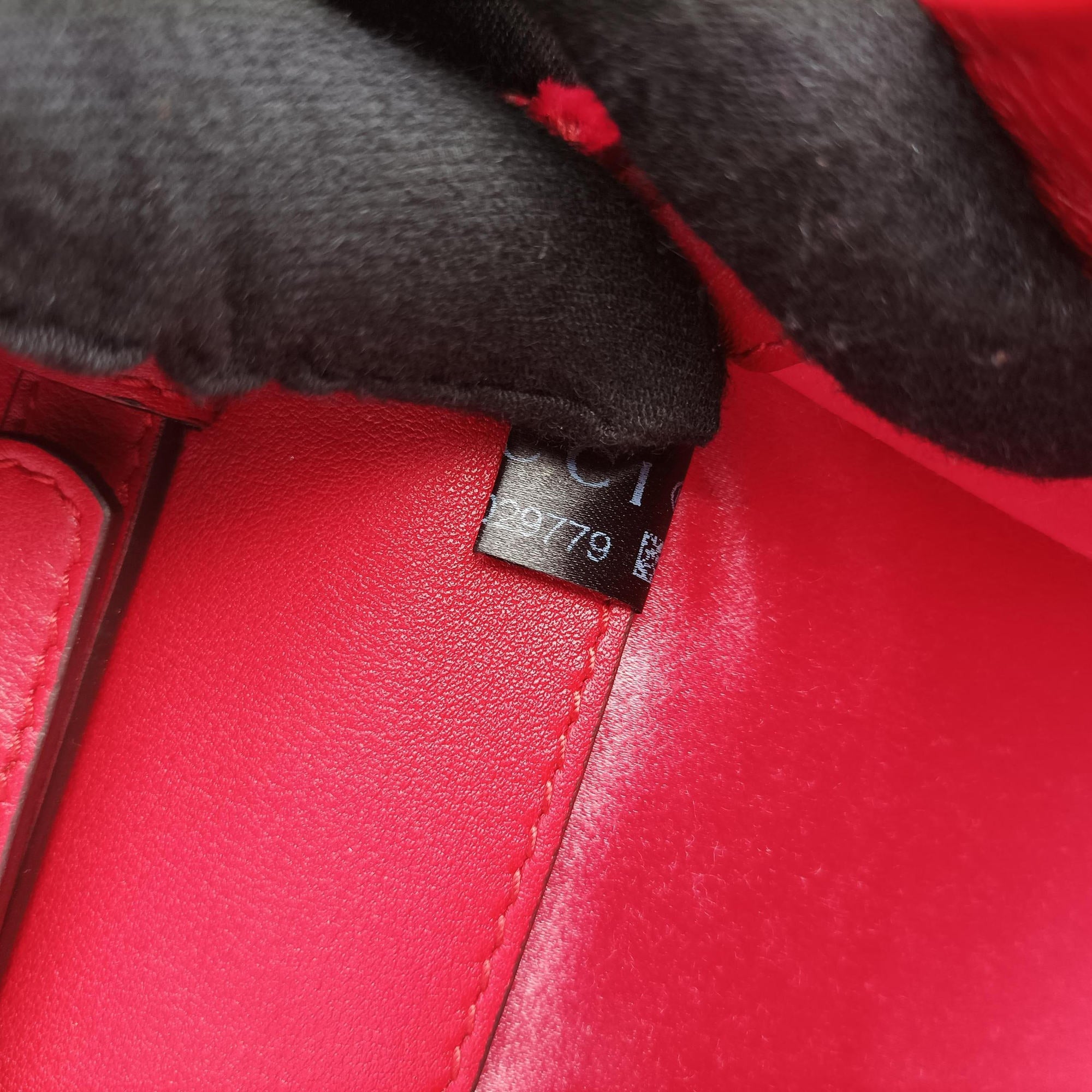 Pre-owned Gucci Square G Red velour 544242 shoulderbag | stylenewstar