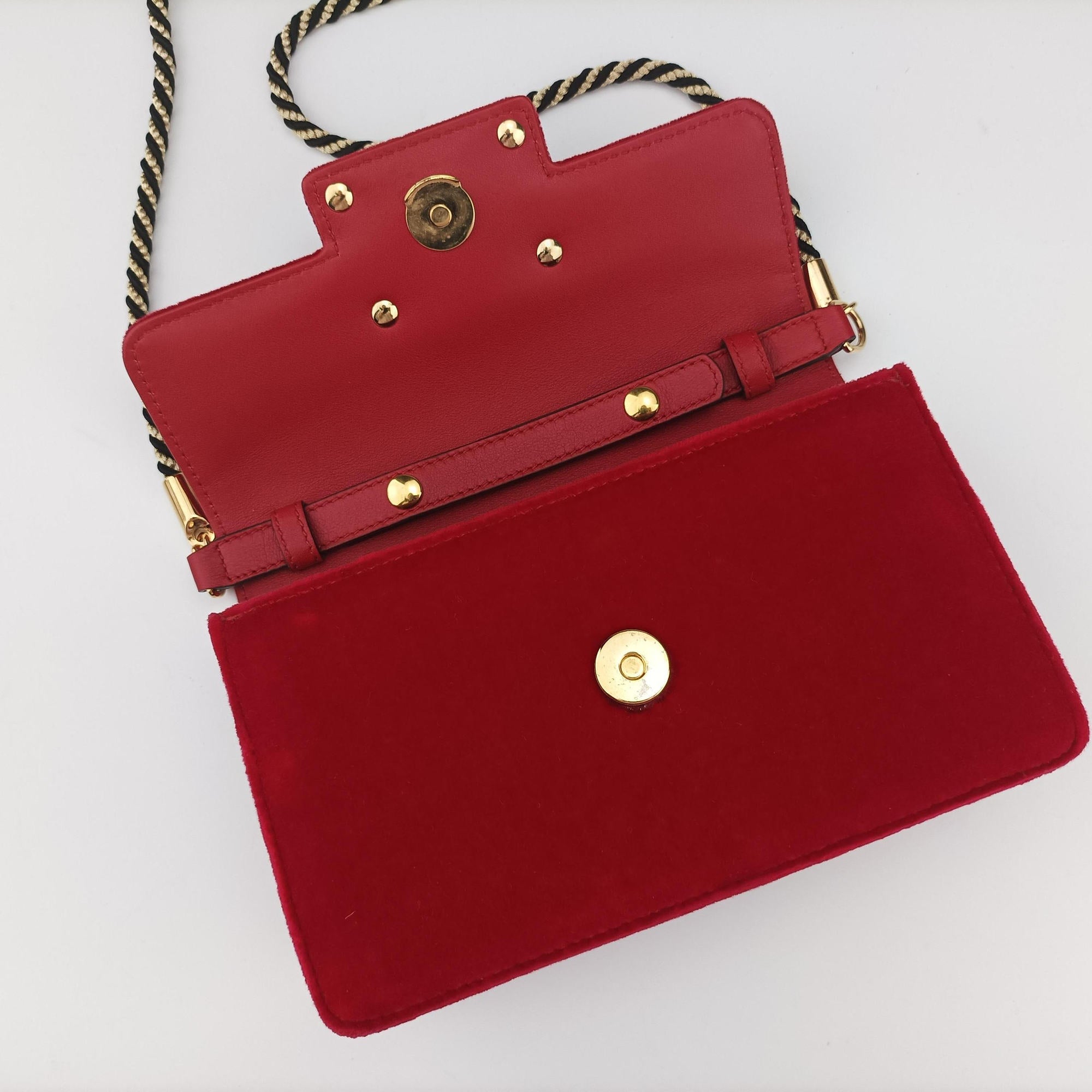 Pre-owned Gucci Square G Red velour 544242 shoulderbag | stylenewstar