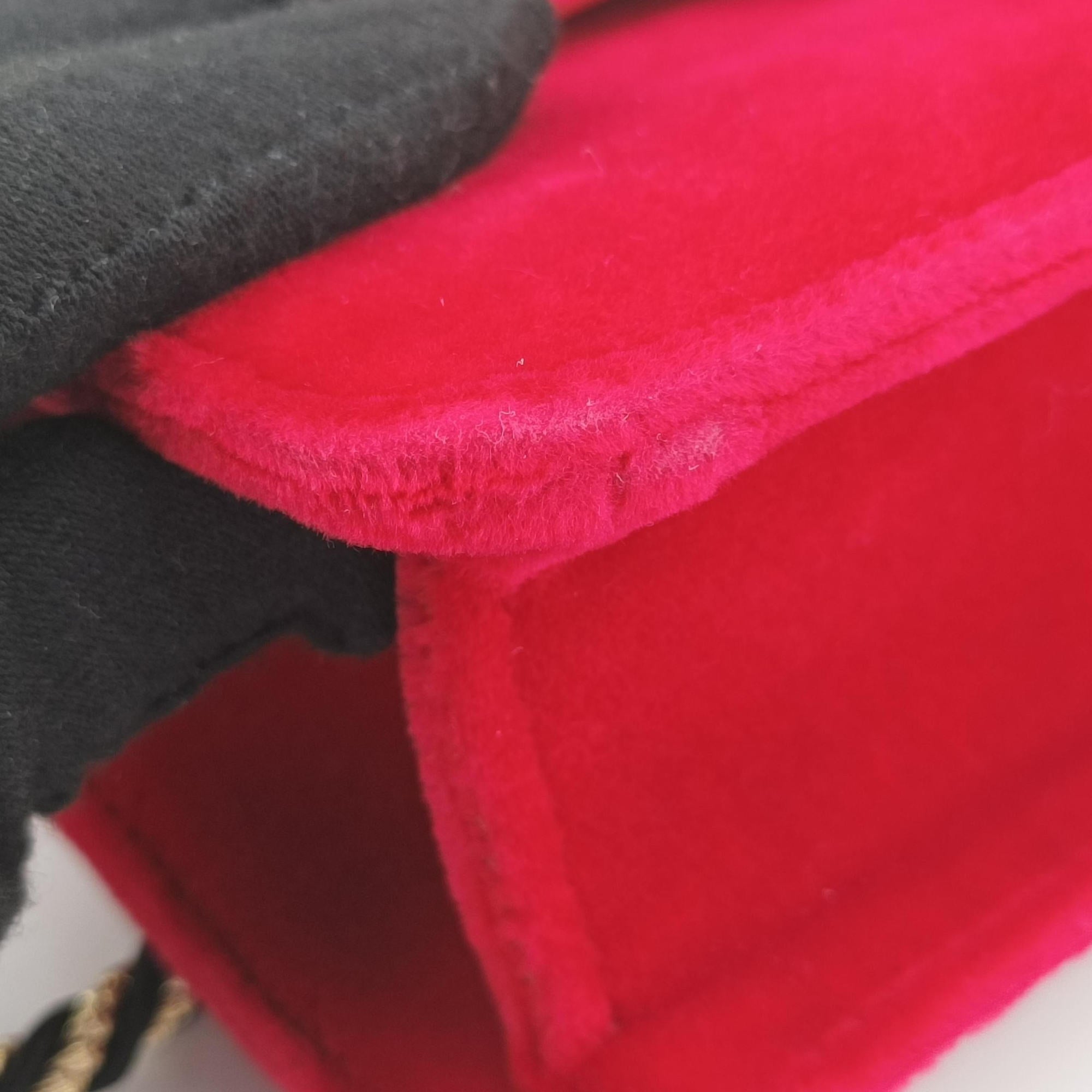Pre-owned Gucci Square G Red velour 544242 shoulderbag | stylenewstar
