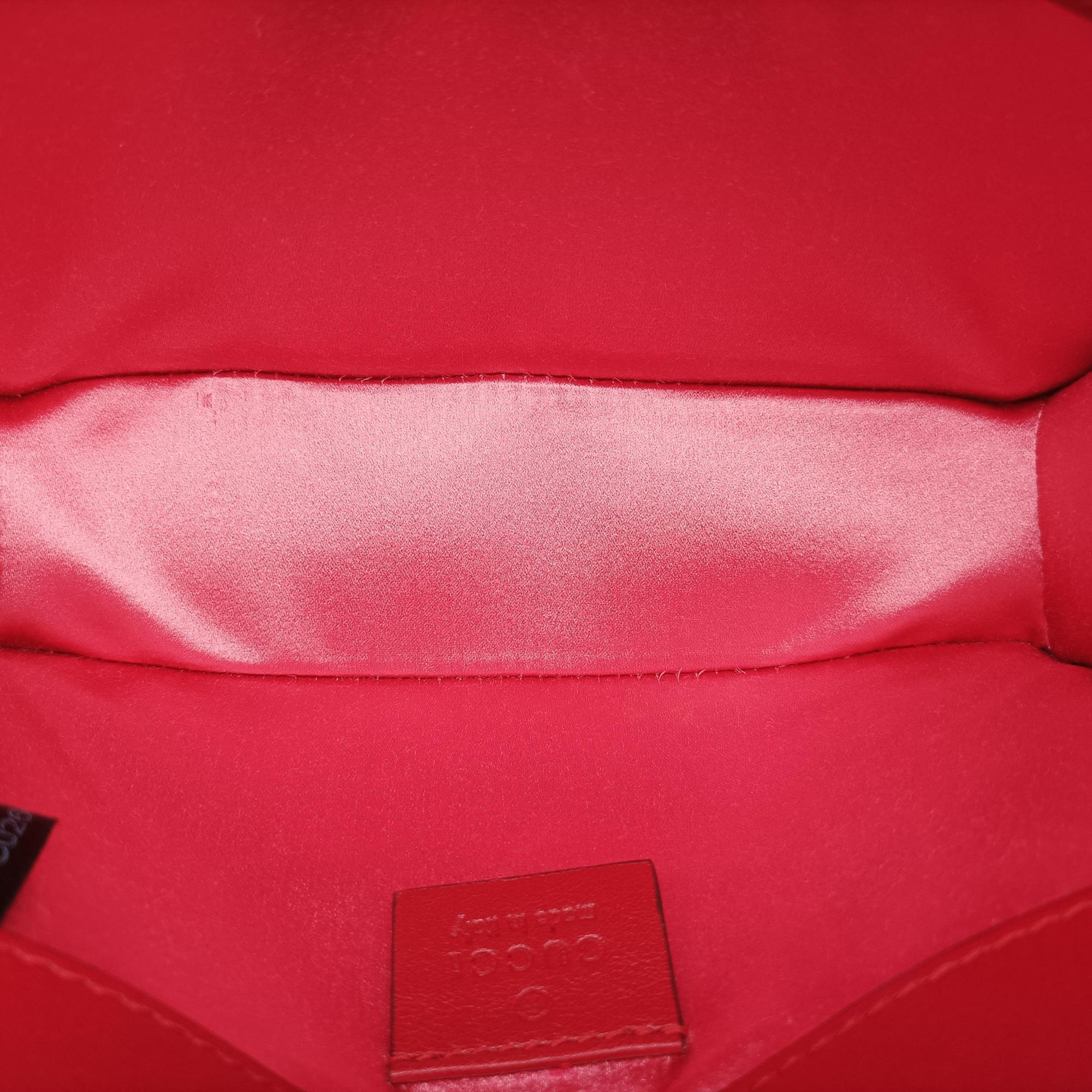 Pre-owned Gucci Square G Red velour 544242 shoulderbag | stylenewstar
