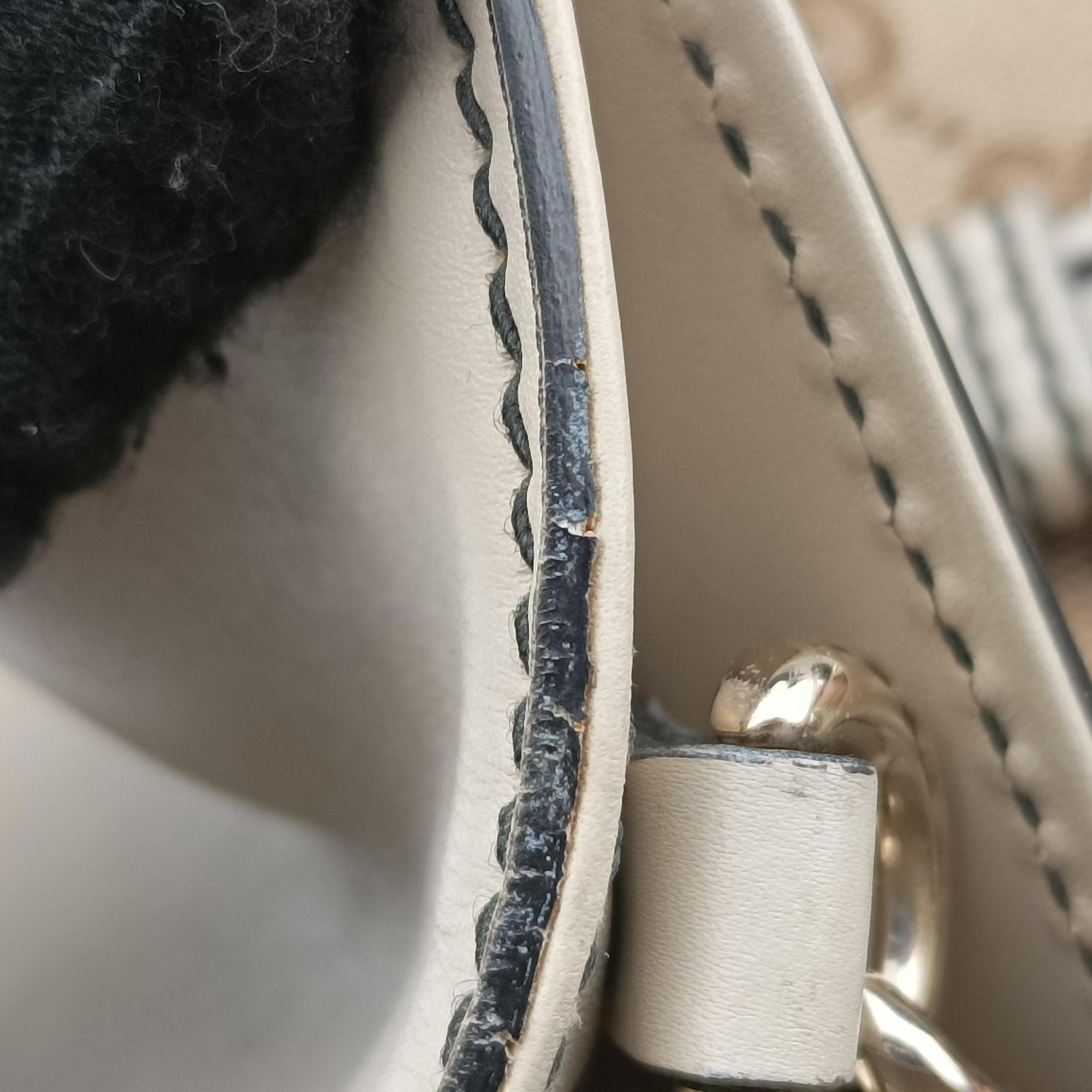 Pre-owned Gucci Emily Beige×white Leather×canvas 295402 shoulderbag | stylenewstar