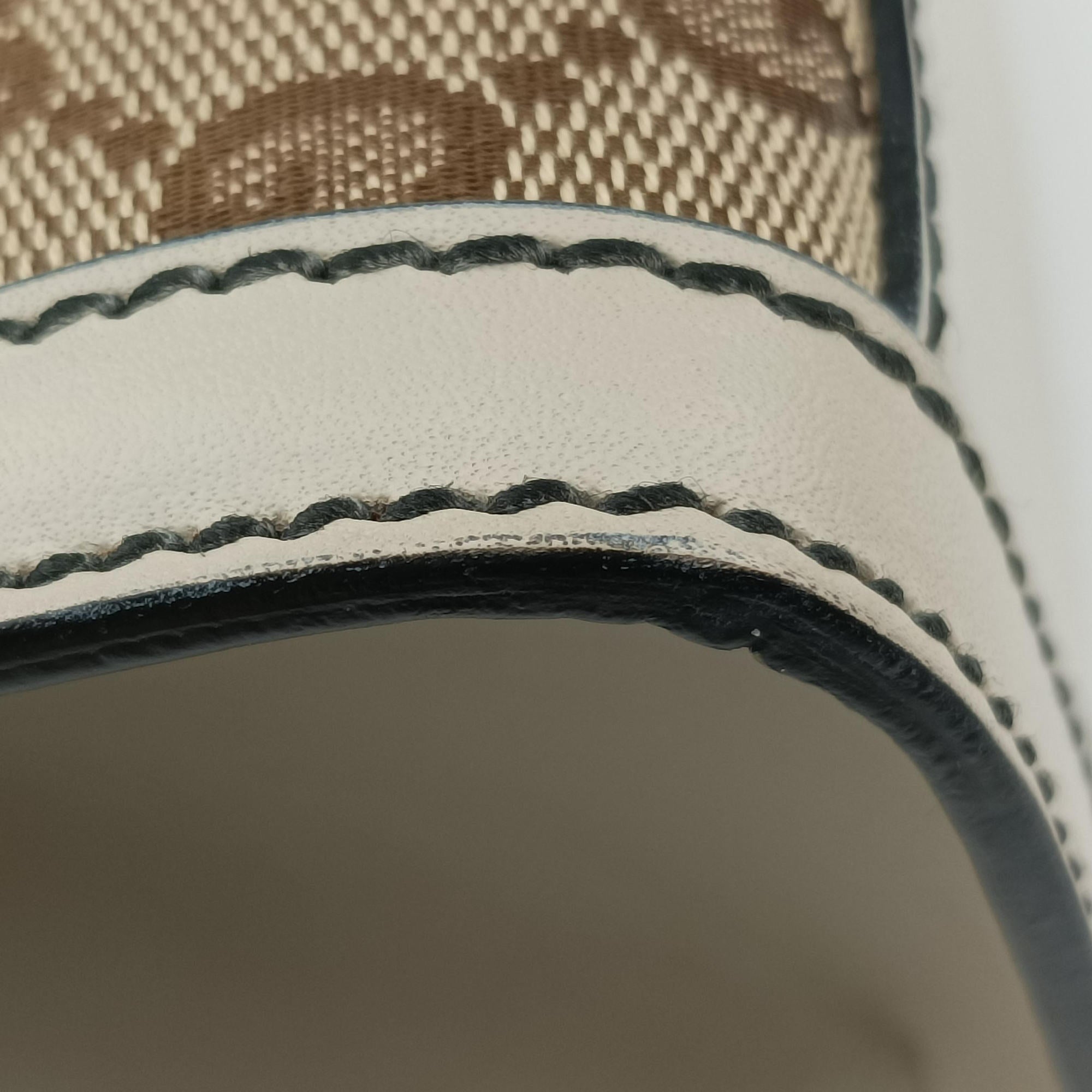 Pre-owned Gucci Emily Beige×white Leather×canvas 295402 shoulderbag | stylenewstar
