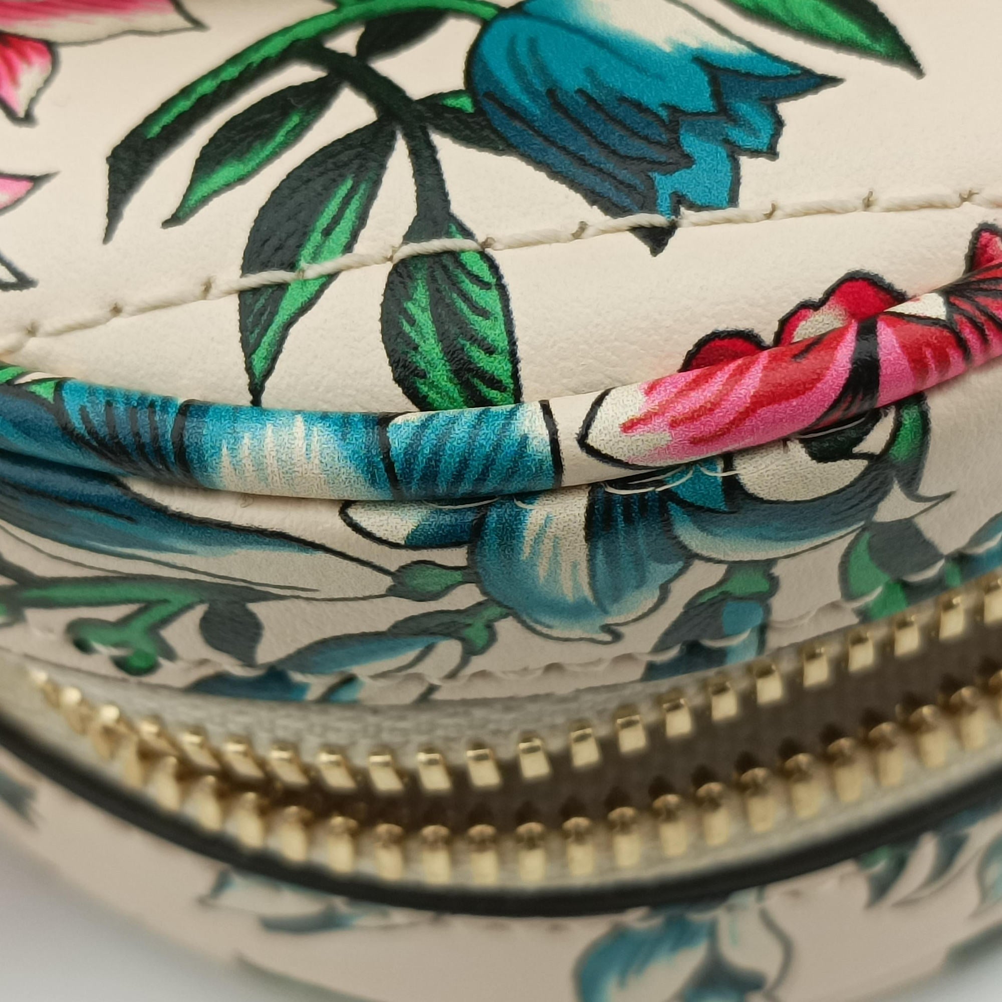 Pre-owned Gucci Interlocking G Flower Print Heart White×Multicolour Leather 740355 shoulderbag | stylenewstar
