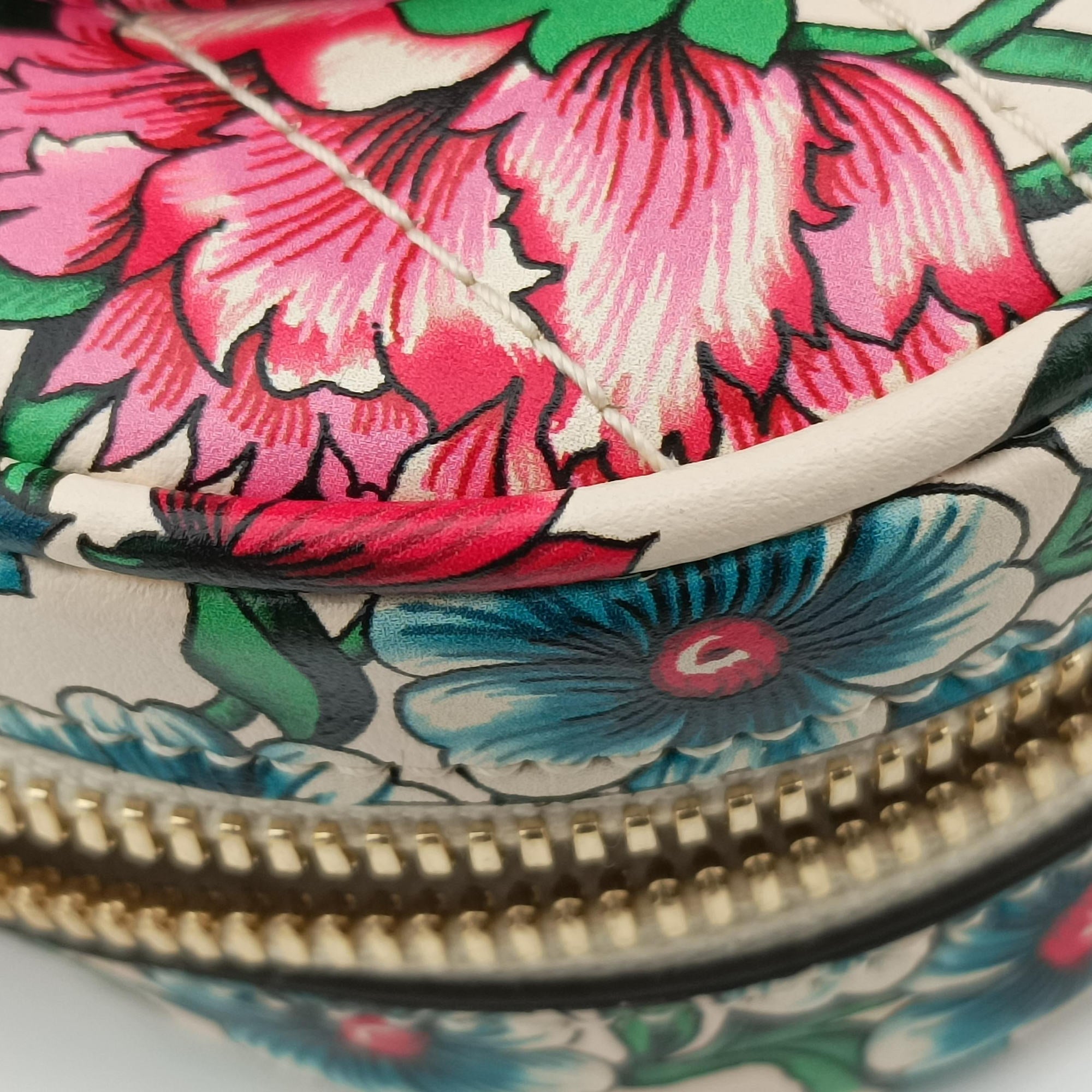 Pre-owned Gucci Interlocking G Flower Print Heart White×Multicolour Leather 740355 shoulderbag | stylenewstar