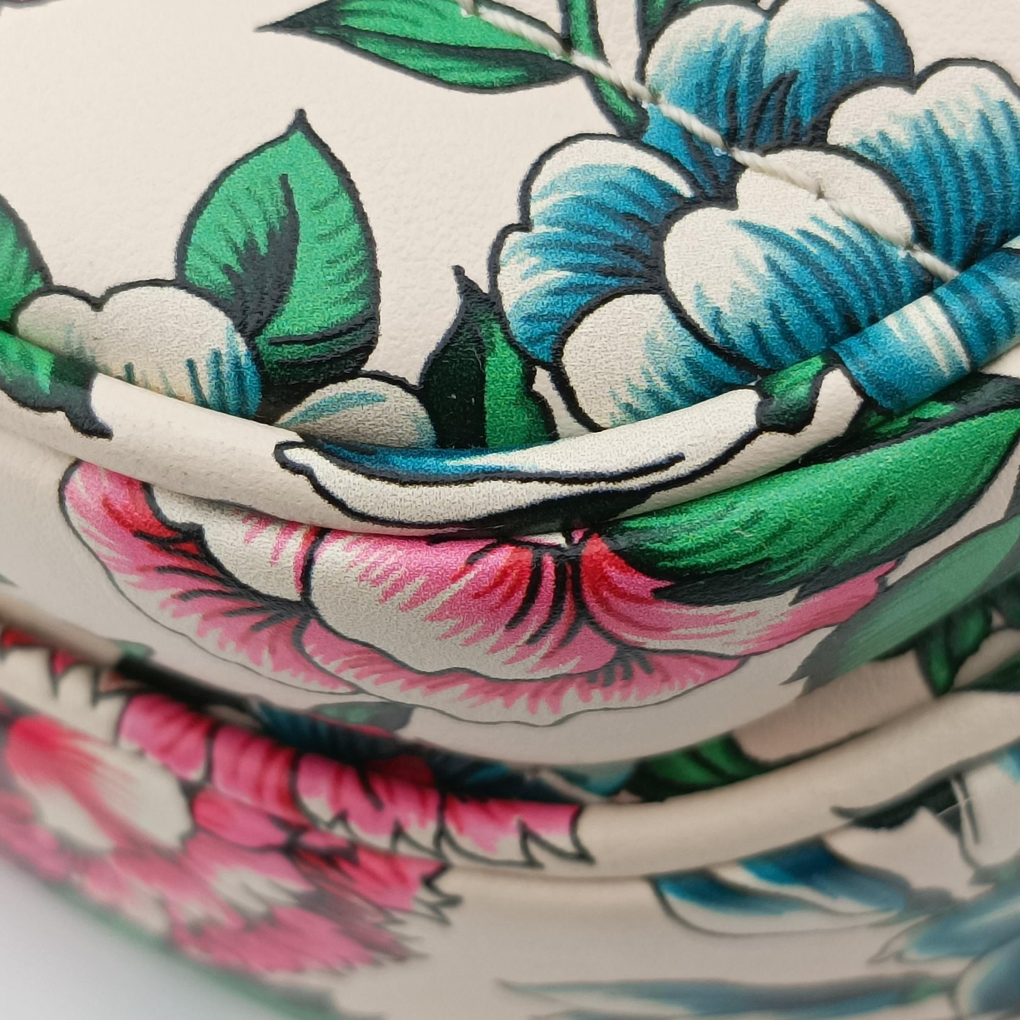 Pre-owned Gucci Interlocking G Flower Print Heart White×Multicolour Leather 740355 shoulderbag | stylenewstar