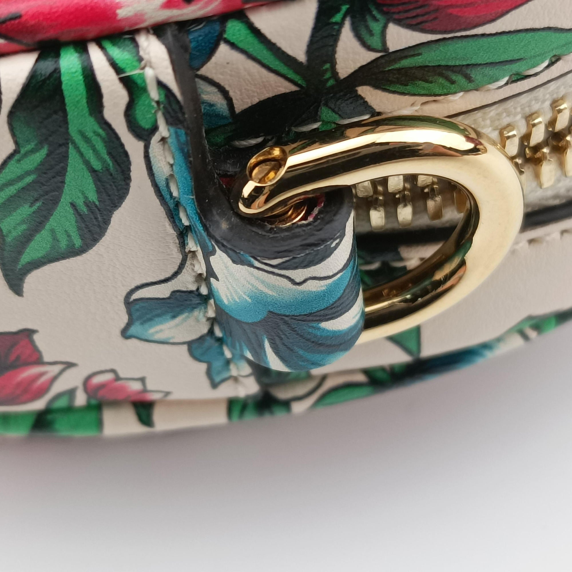Pre-owned Gucci Interlocking G Flower Print Heart White×Multicolour Leather 740355 shoulderbag | stylenewstar