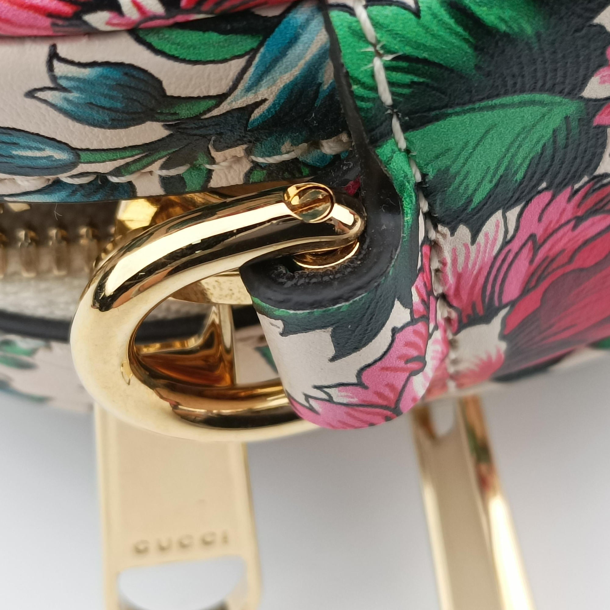 Pre-owned Gucci Interlocking G Flower Print Heart White×Multicolour Leather 740355 shoulderbag | stylenewstar