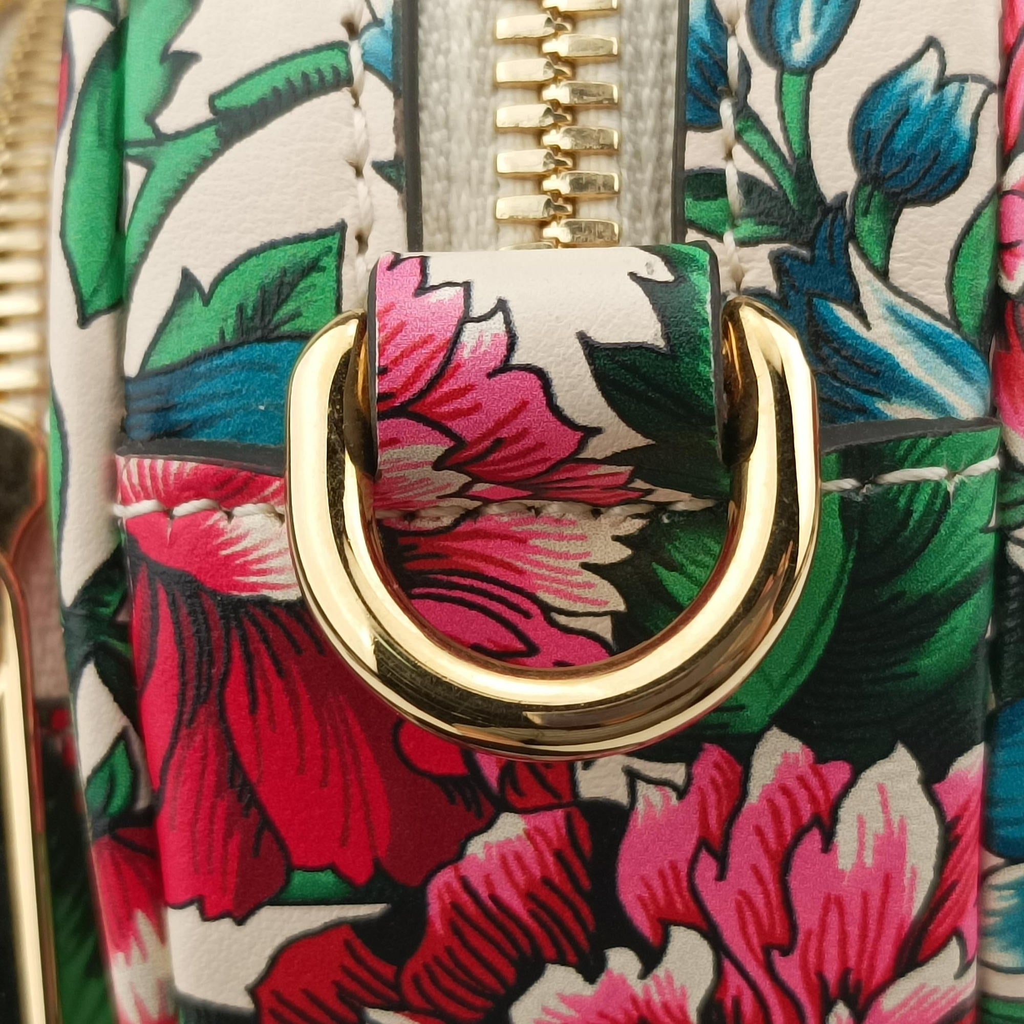 Pre-owned Gucci Interlocking G Flower Print Heart White×Multicolour Leather 740355 shoulderbag | stylenewstar