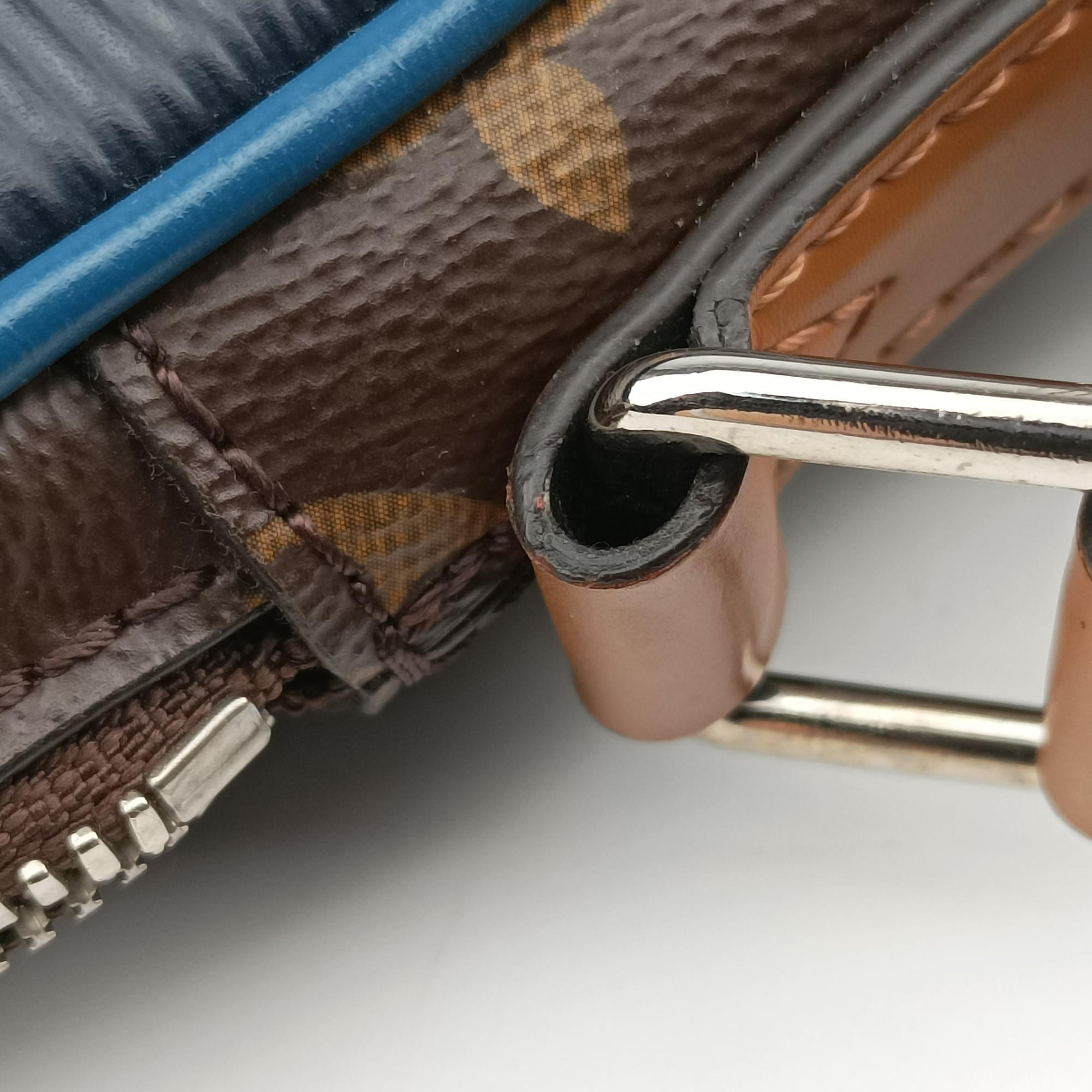 Pre-owned Louis Vuitton Danube Slim PＭ brown×navy Monogram Canvas×epi M51459 shoulderbag | stylenewstar