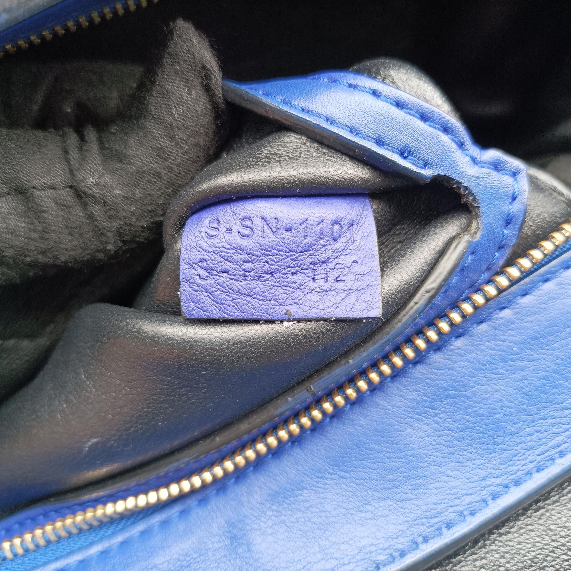 Pre-owned Celine Trapeze Blue Leather×suede  shoulderbag | stylenewstar