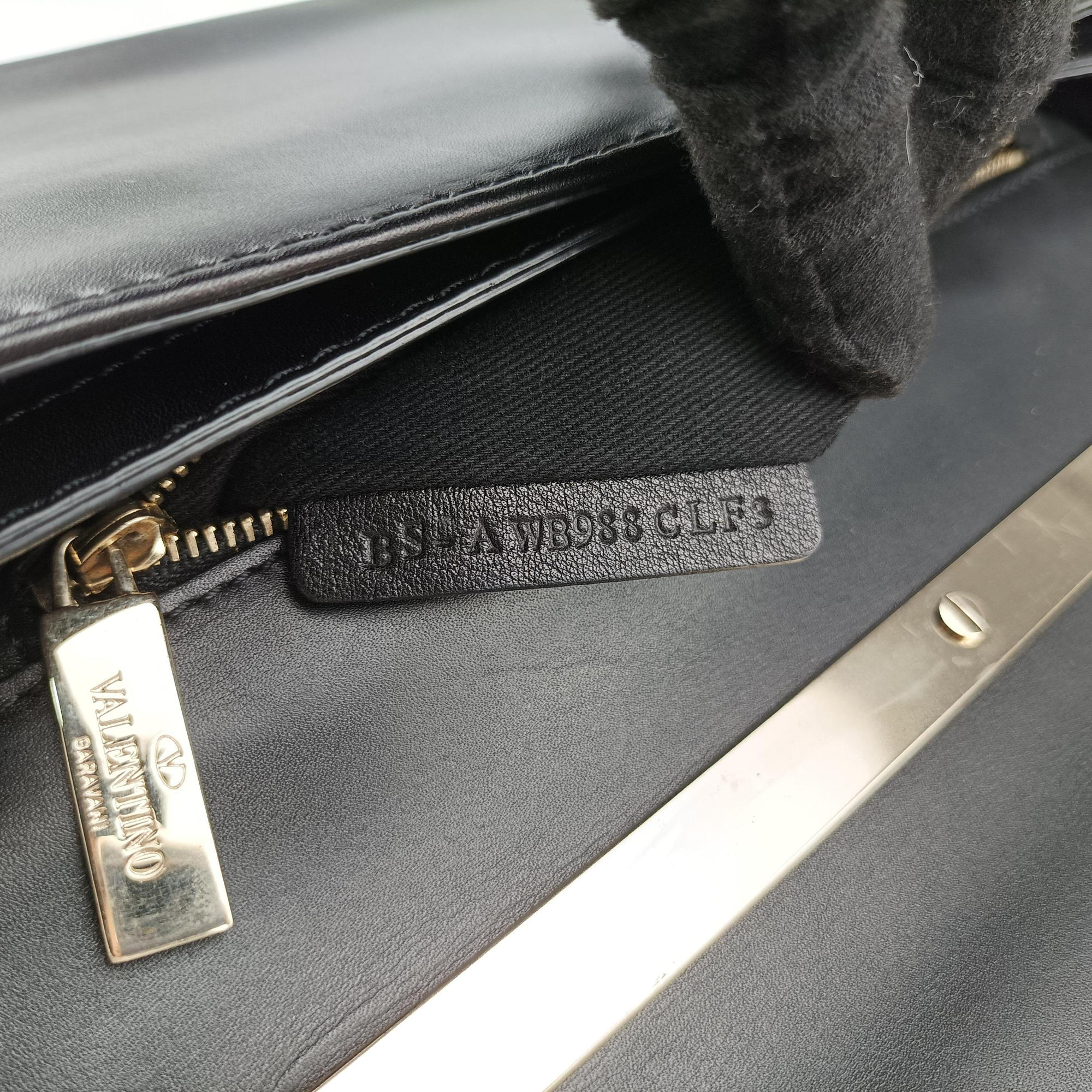 Pre-owned Valentino Rockstud Va Va Voom Black Leather  shoulderbag | stylenewstar