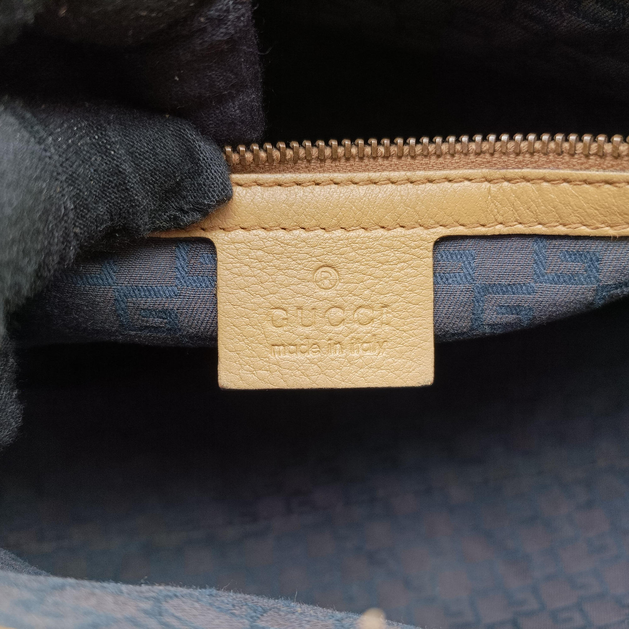 Vintage Gucci Hobo Camel Leather 109147 handbag | stylenewstar