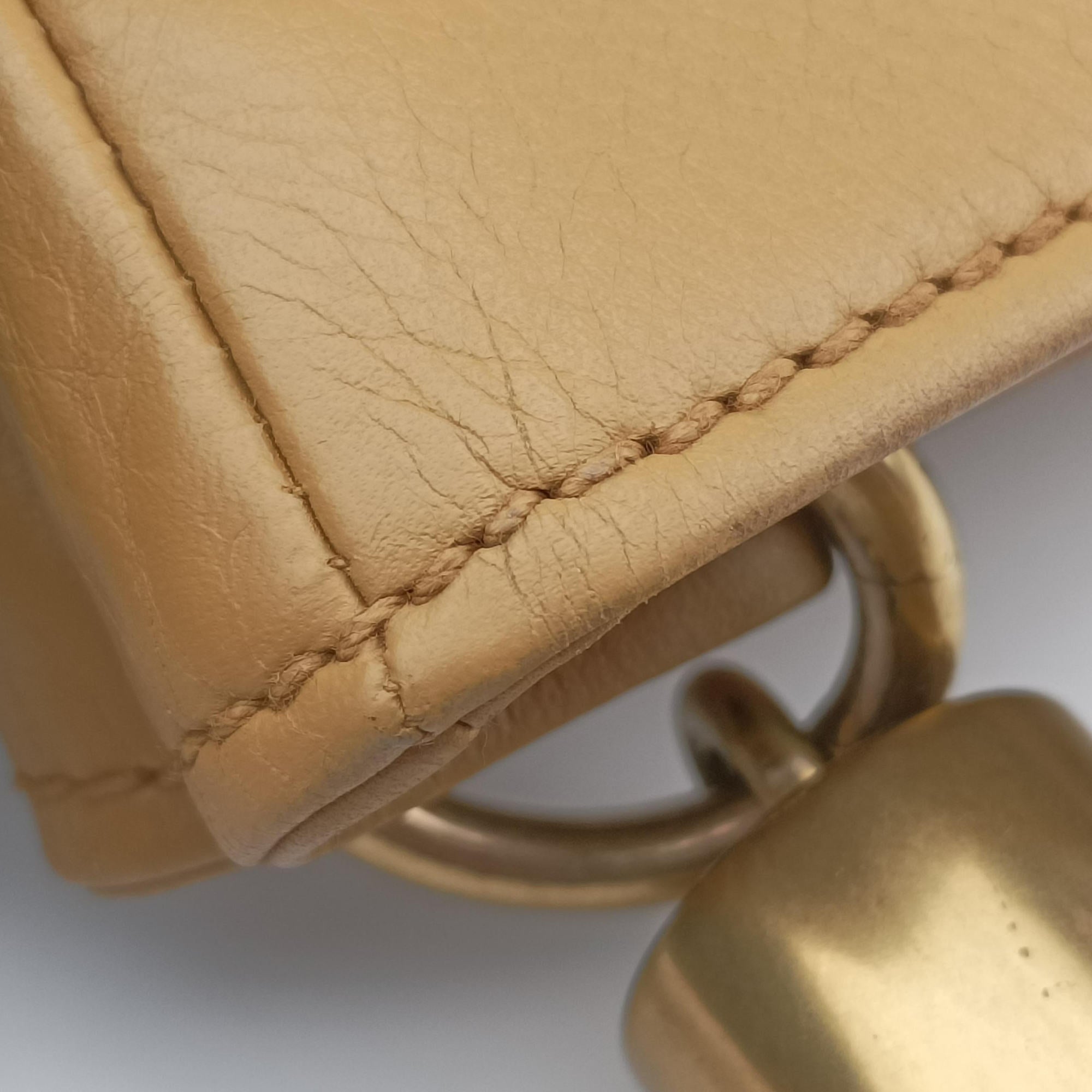 Vintage Gucci Hobo Camel Leather 109147 handbag | stylenewstar
