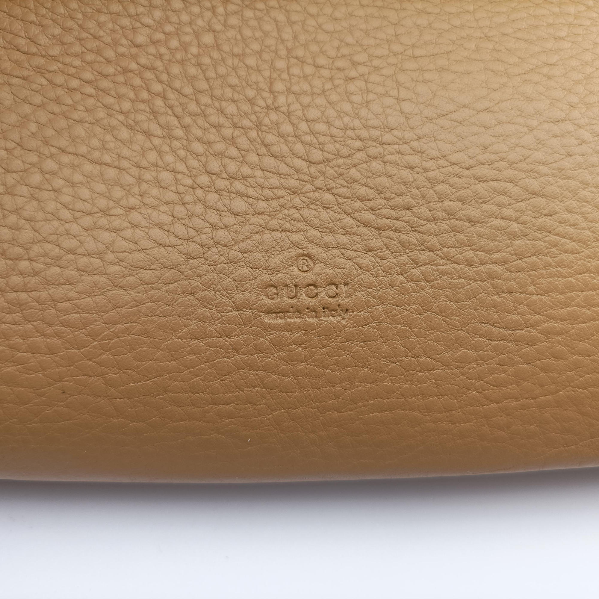Vintage Gucci Hobo Camel Leather 109147 handbag | stylenewstar