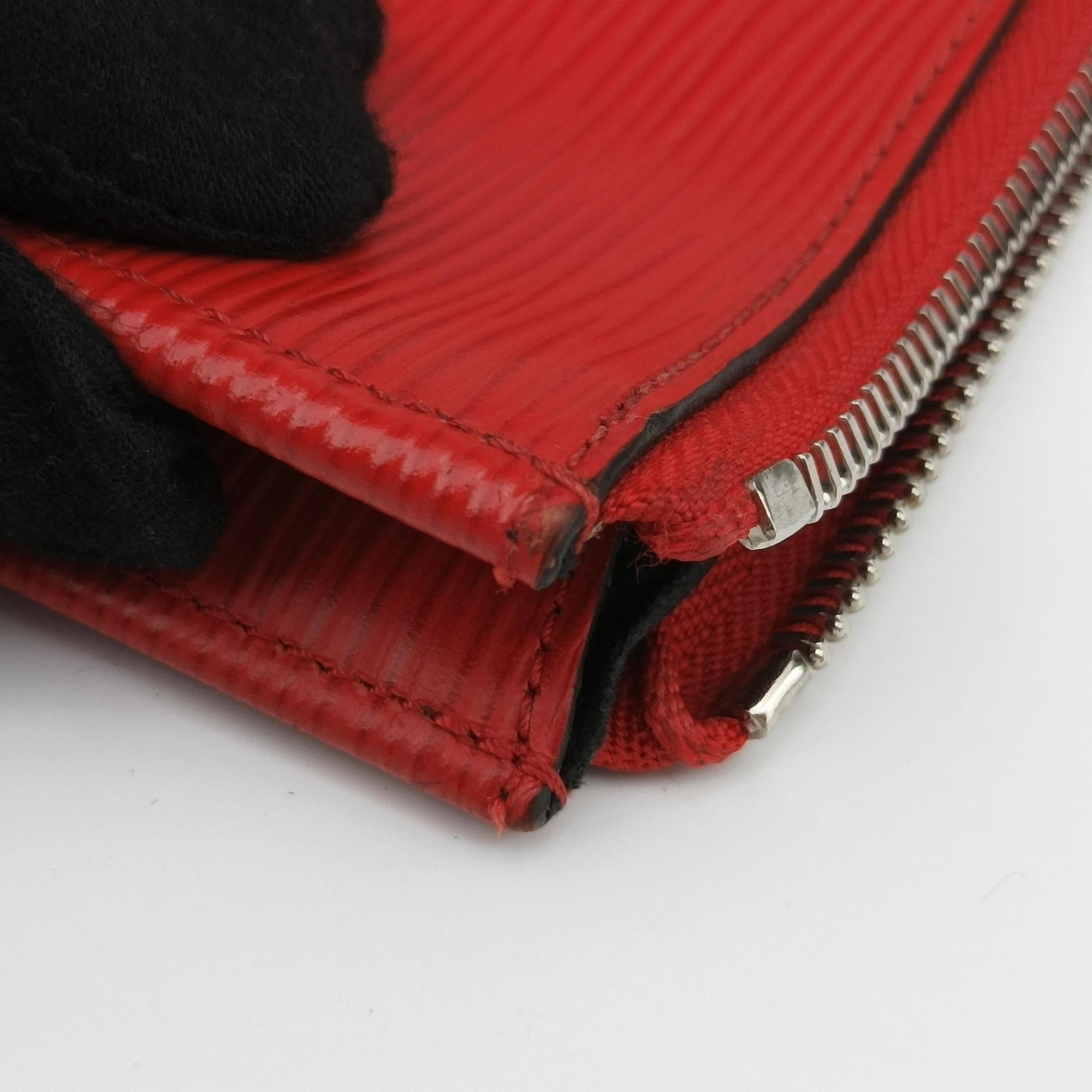 Pre-owned Louis Vuitton Pochette Jour GM Supreme Collaboration ROUGE×white epi M67722 clutchbag | stylenewstar