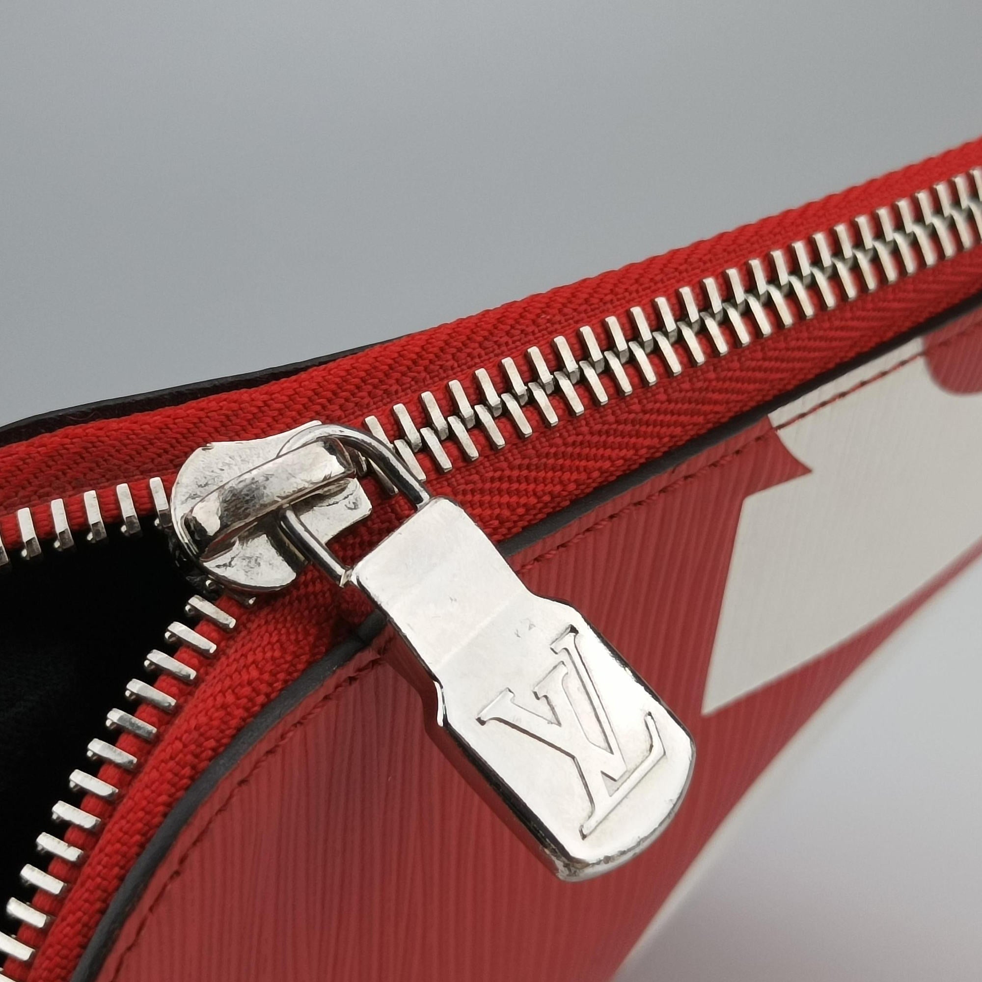 Pre-owned Louis Vuitton Pochette Jour GM Supreme Collaboration ROUGE×white epi M67722 clutchbag | stylenewstar