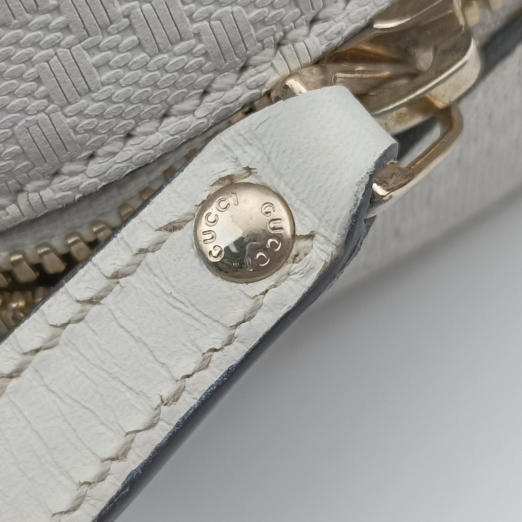 Secondhand Gucci Bright Diamante White Leather 354332 shoulderbag | stylenewstar