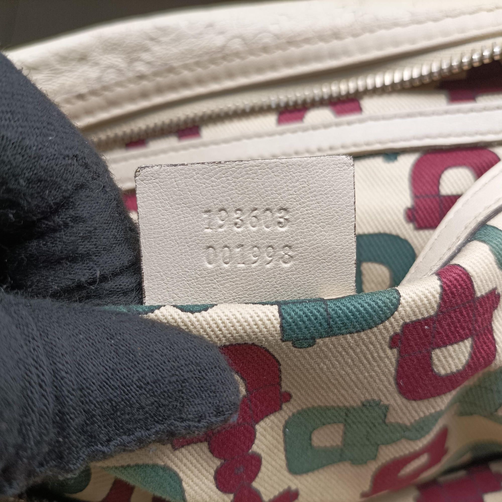 Pre-owned Gucci GG plus Spring Joy GG Supreme White Leather 193603 handbag | stylenewstar