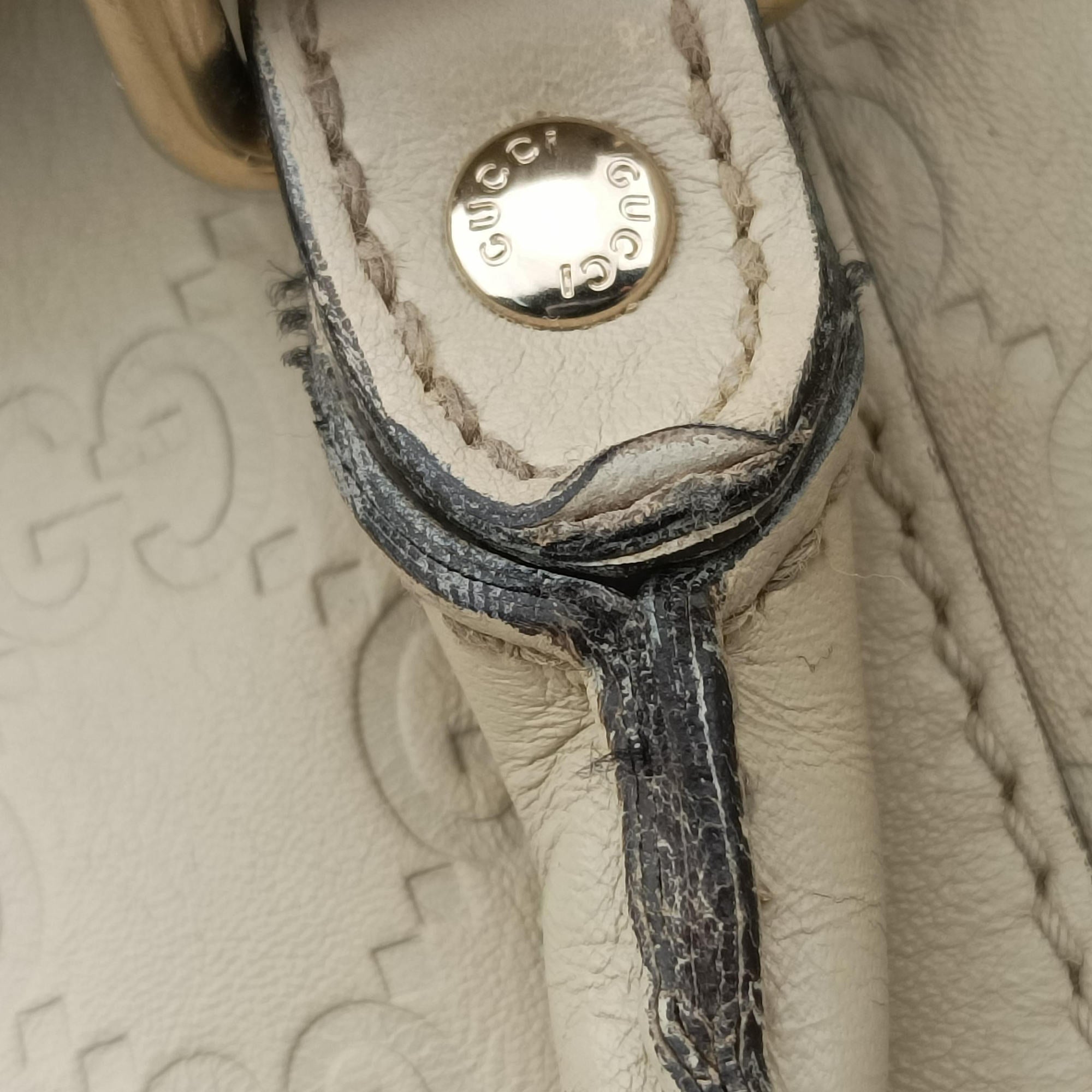 Pre-owned Gucci GG plus Spring Joy GG Supreme White Leather 193603 handbag | stylenewstar