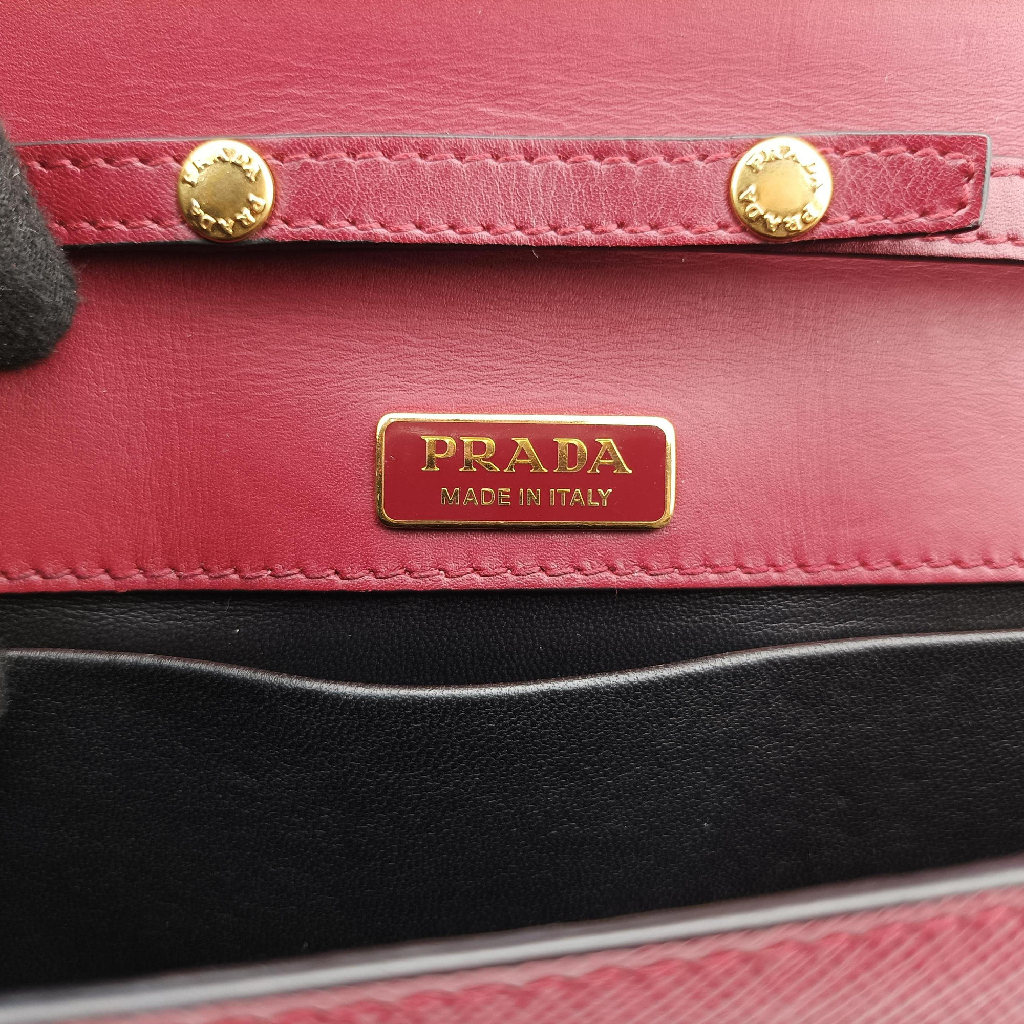 Pre-owned Prada Studded Bijoux Red Saffiano Textured Leather  shoulderbag | stylenewstar