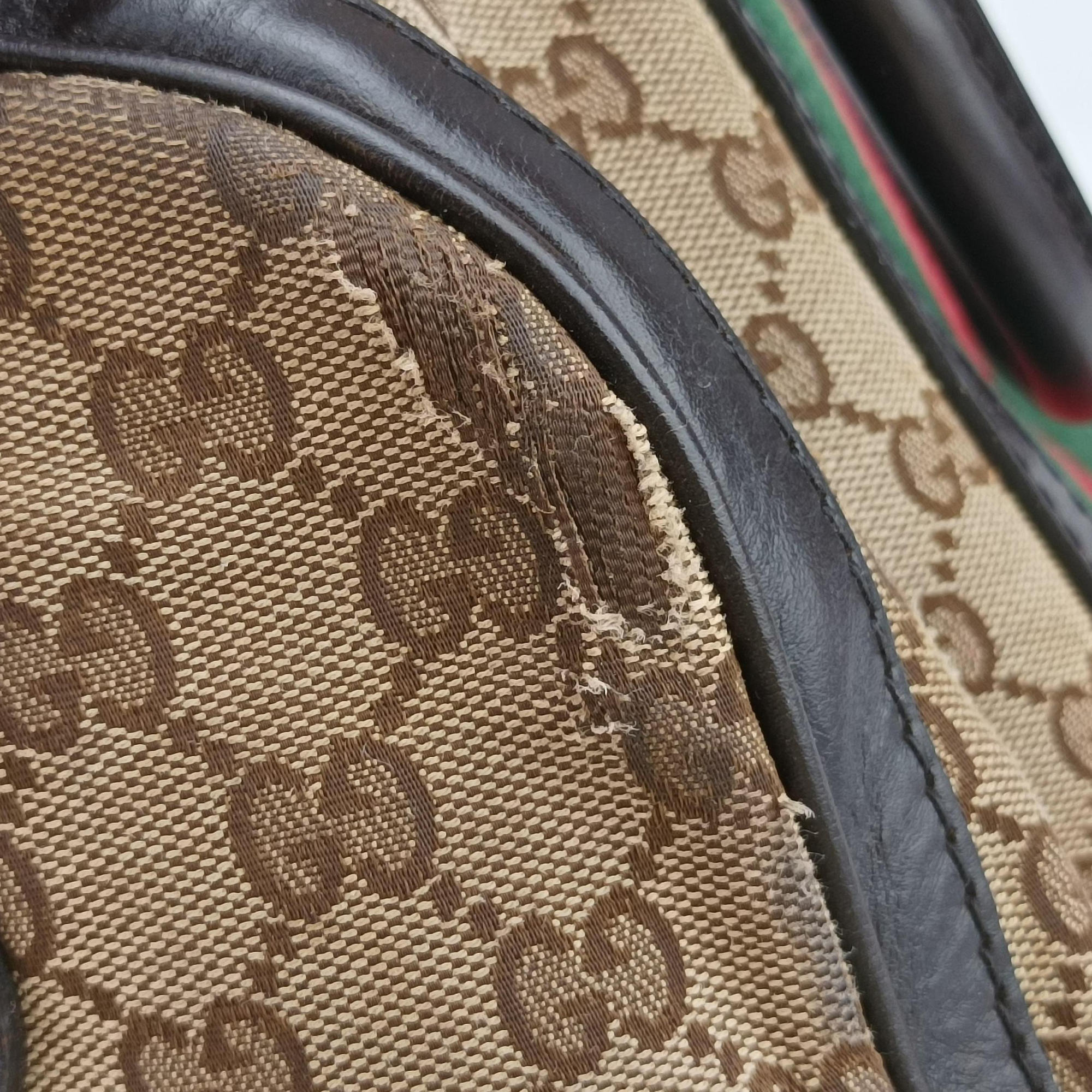 Pre-owned Gucci Sherry Line Beige×green×red canvas×leather 247205 shoulderbag | stylenewstar