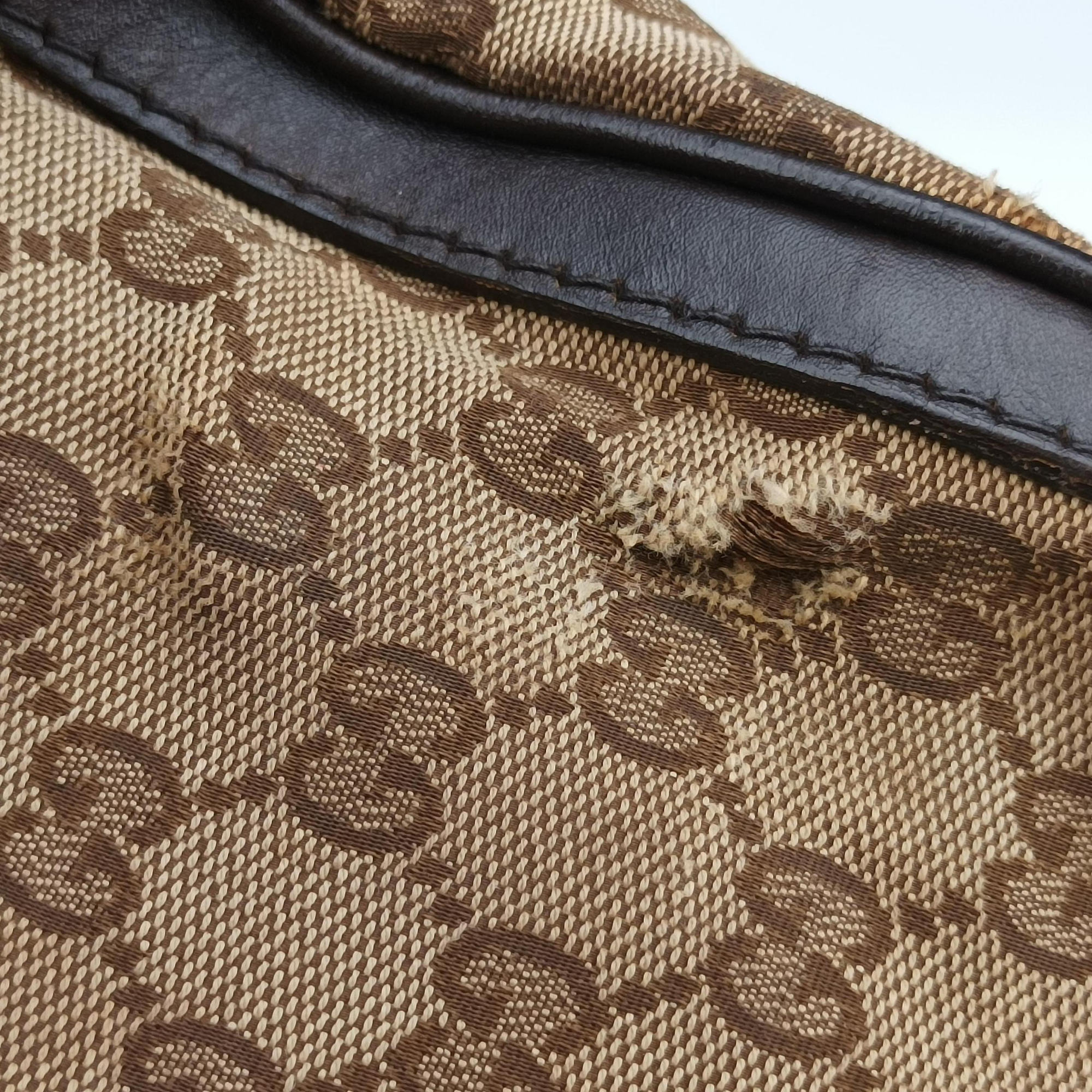 Pre-owned Gucci Sherry Line Beige×green×red canvas×leather 247205 shoulderbag | stylenewstar
