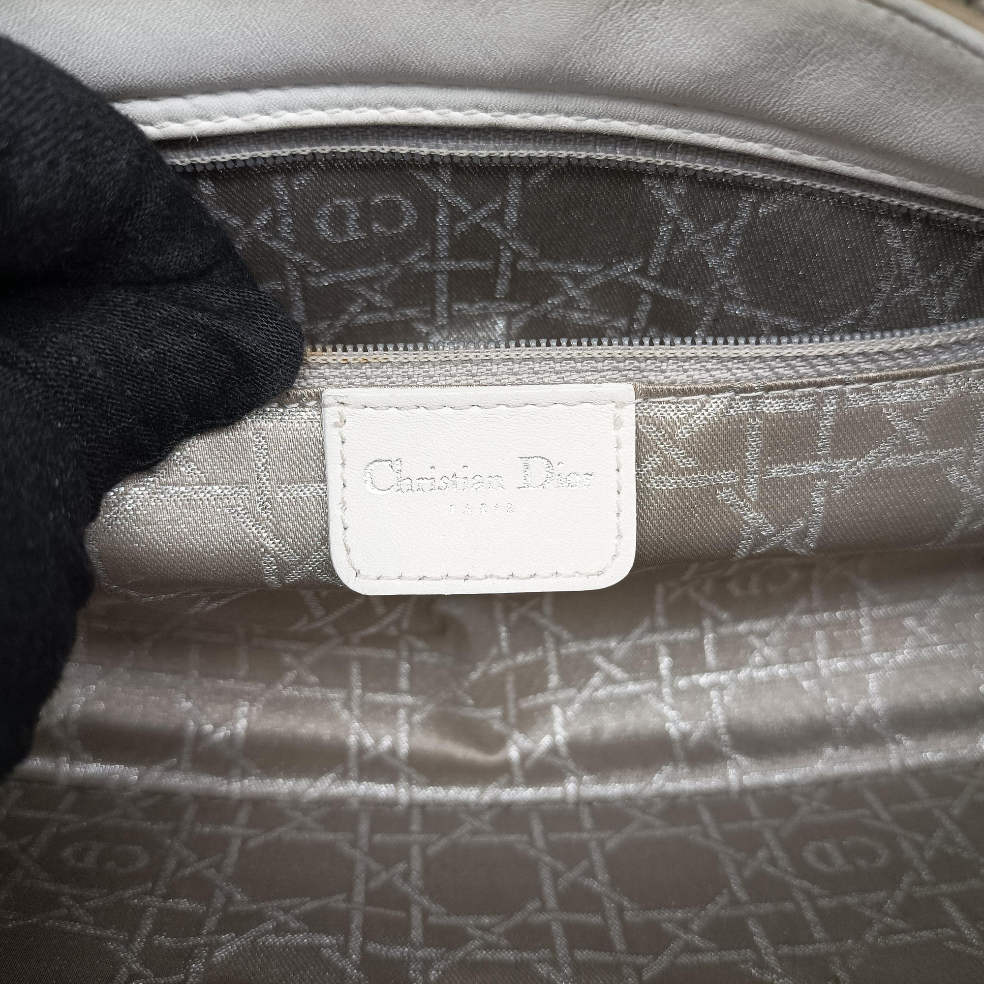 Pre-owned Christian Dior Lady D-Joy White leather  shoulderbag | stylenewstar