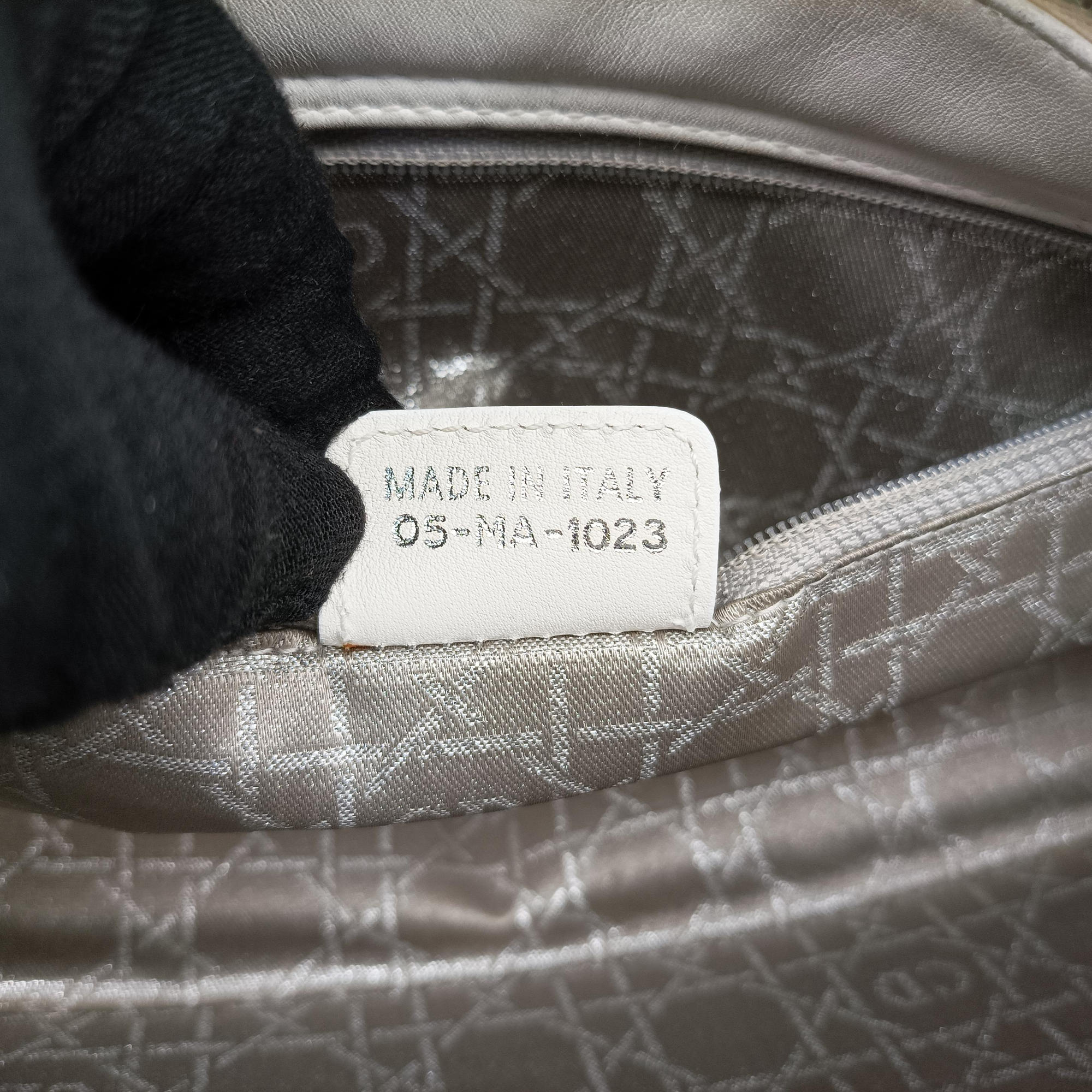 Pre-owned Christian Dior Lady D-Joy White leather  shoulderbag | stylenewstar