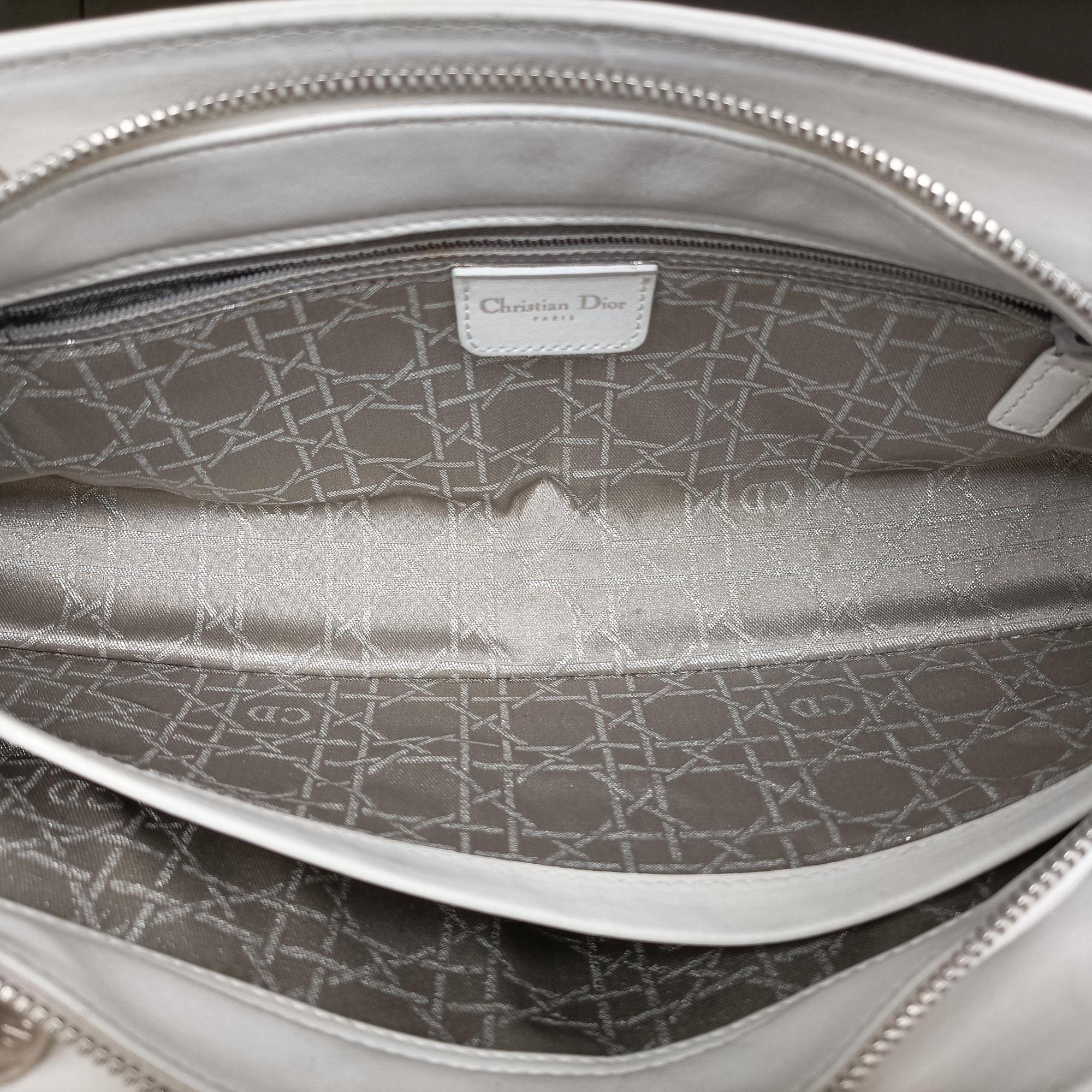 Pre-owned Christian Dior Lady D-Joy White leather  shoulderbag | stylenewstar