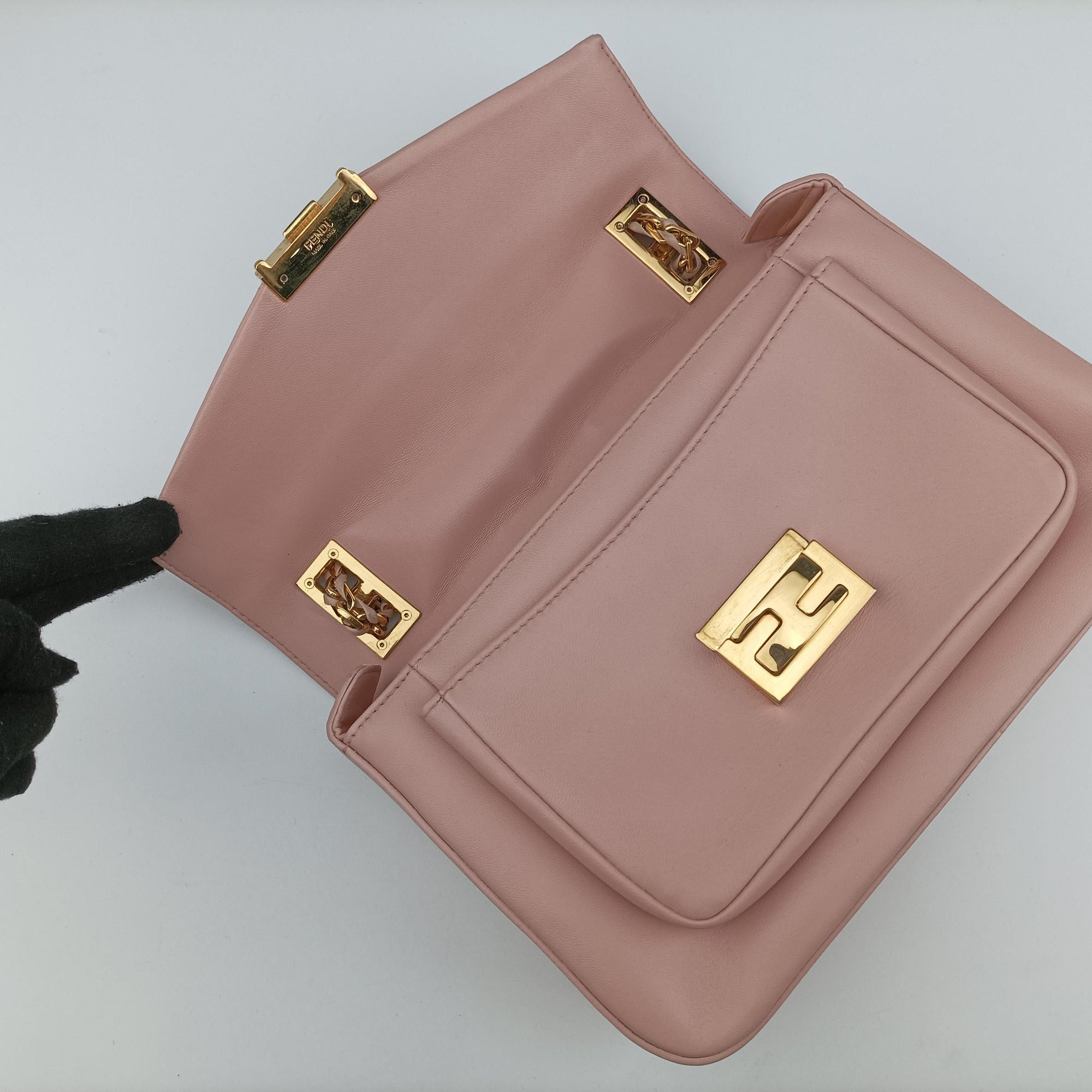 Pre-owned Fendi Be Baguette Pink Leather 8BR677 shoulderbag | stylenewstar