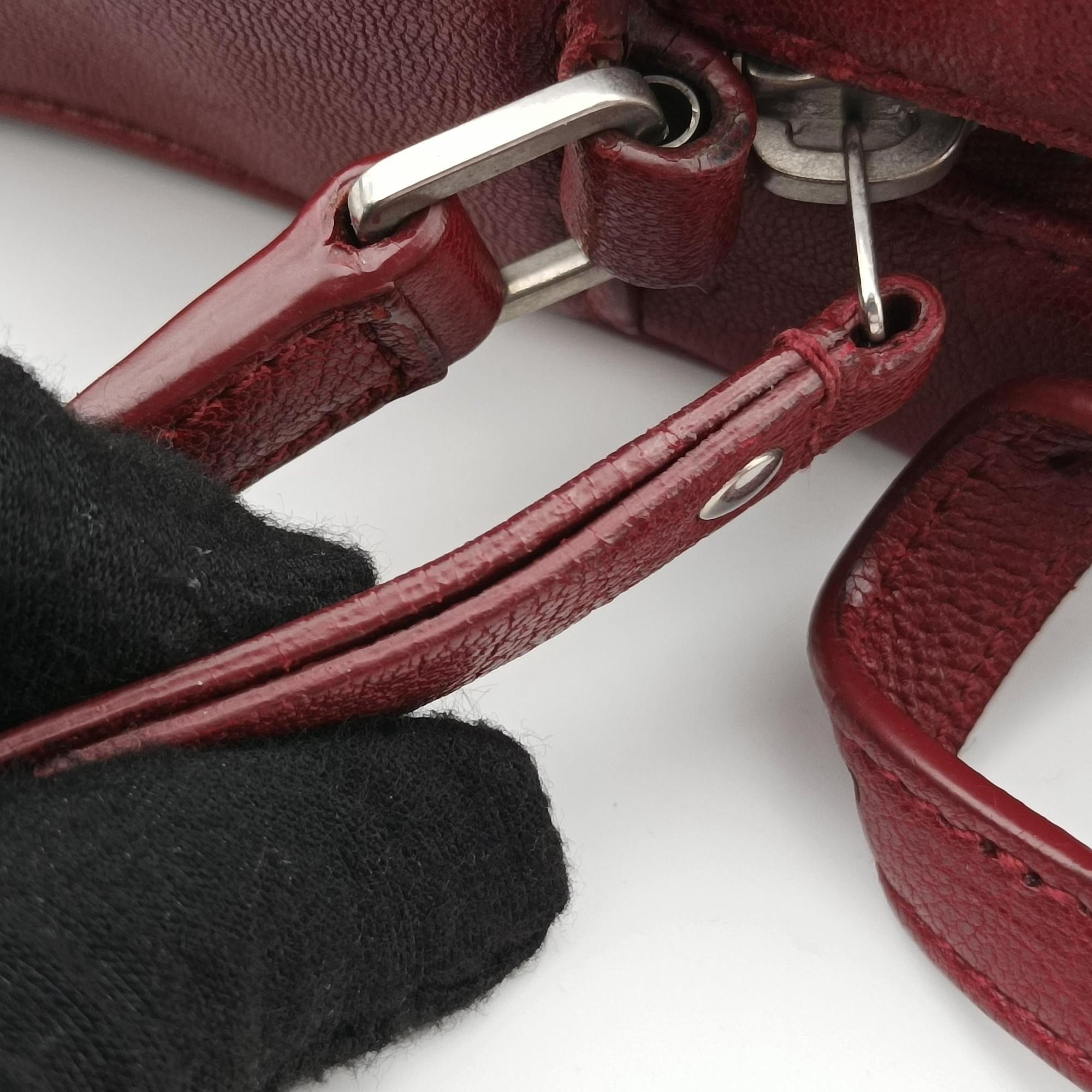 Pre-owned Yves Saint Laurent Lou camera Red Leather 470299 shoulderbag | stylenewstar