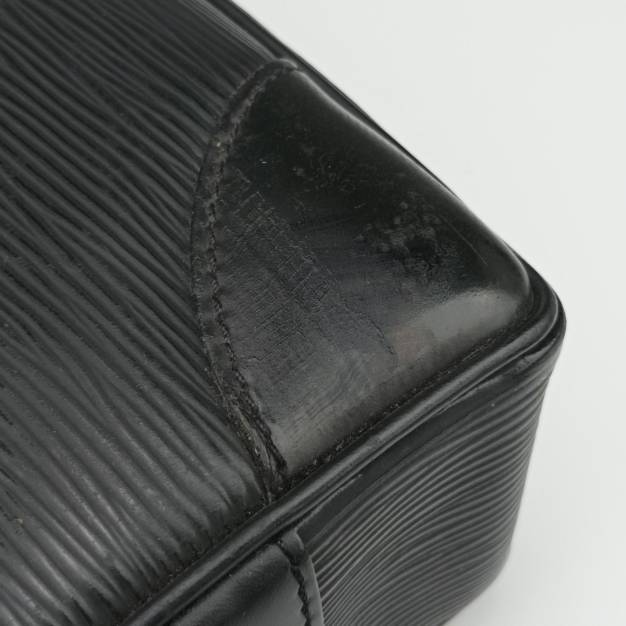 Pre-owned Louis Vuitton Porto Document Voyage Black Epi M59162 handbag | stylenewstar