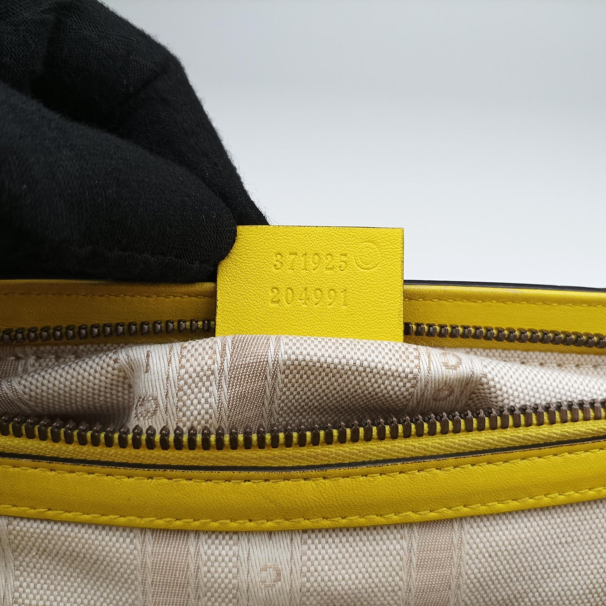 Pre-owned Gucci Bright Bit Yellow Patent 371925 shoulderbag | stylenewstar