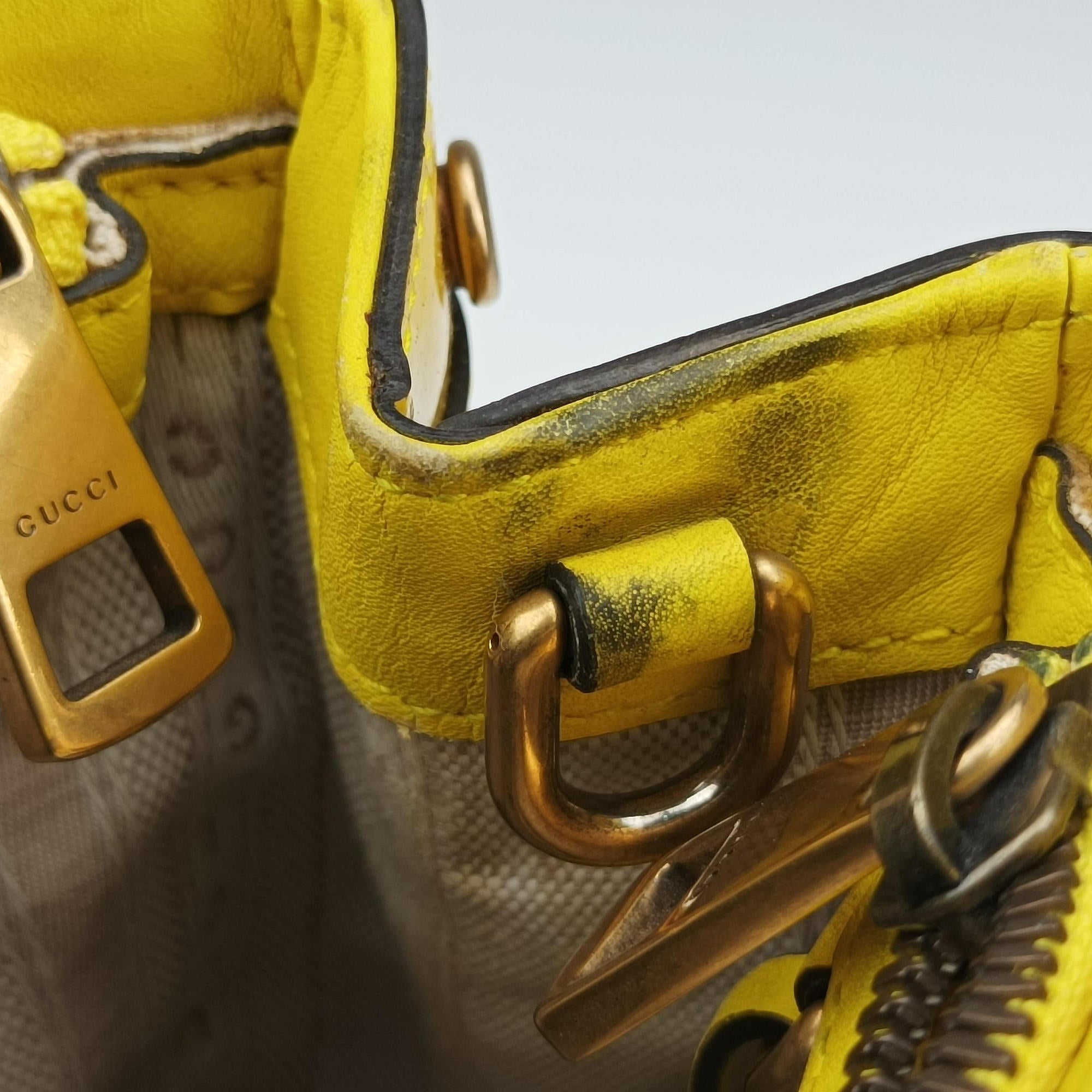 Pre-owned Gucci Bright Bit Yellow Patent 371925 shoulderbag | stylenewstar