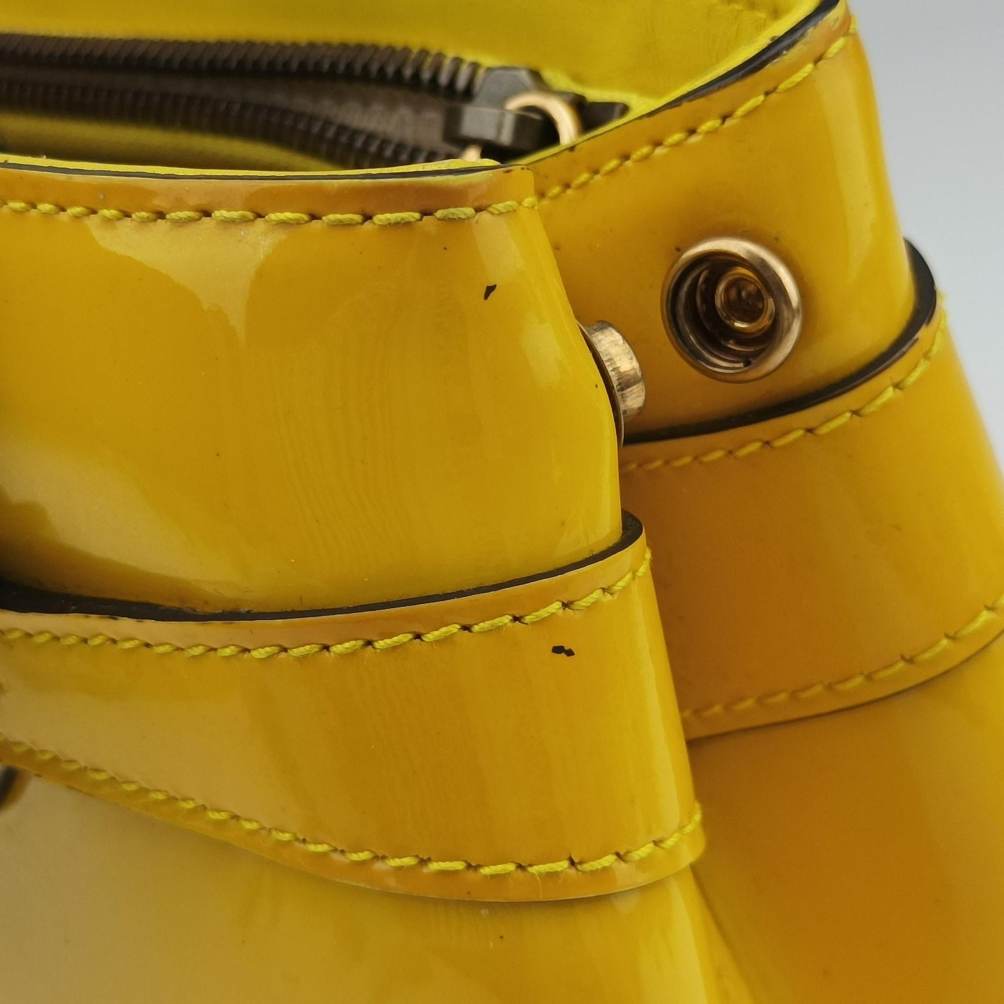 Pre-owned Gucci Bright Bit Yellow Patent 371925 shoulderbag | stylenewstar