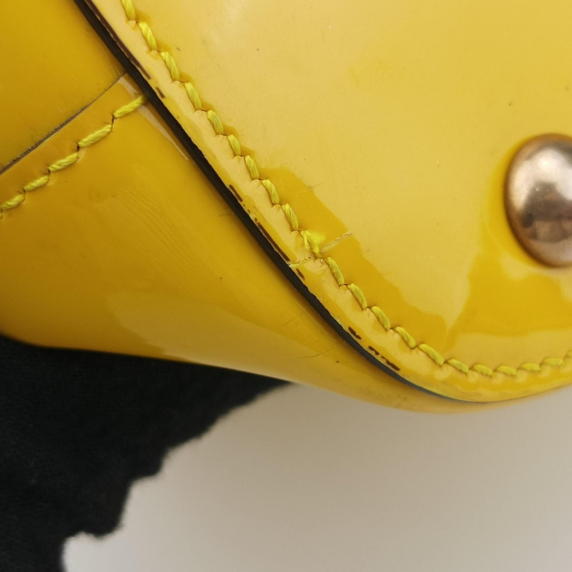 Pre-owned Gucci Bright Bit Yellow Patent 371925 shoulderbag | stylenewstar